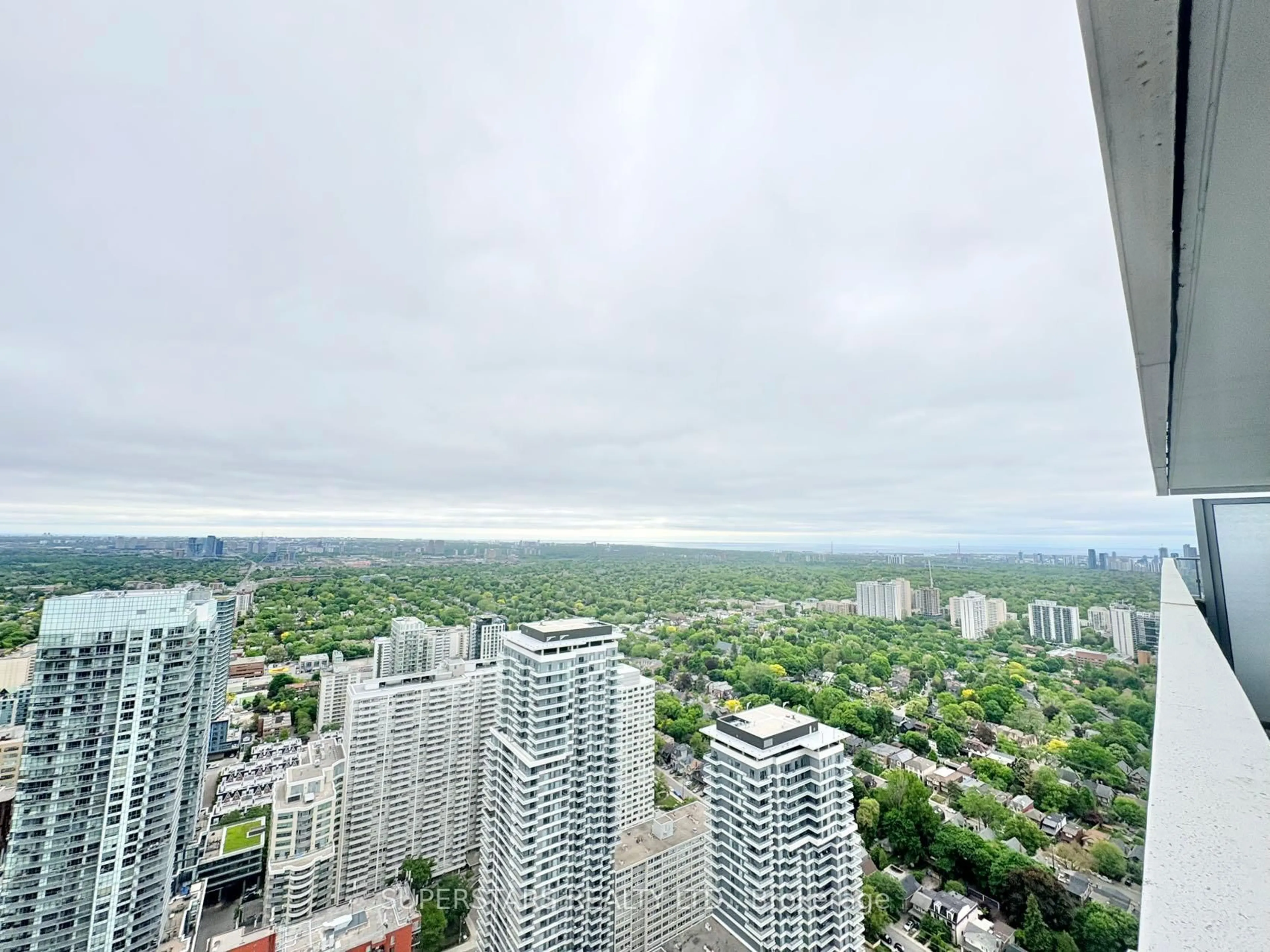 A pic of a room for 2221 Yonge St #4602, Toronto Ontario M4S 0B8