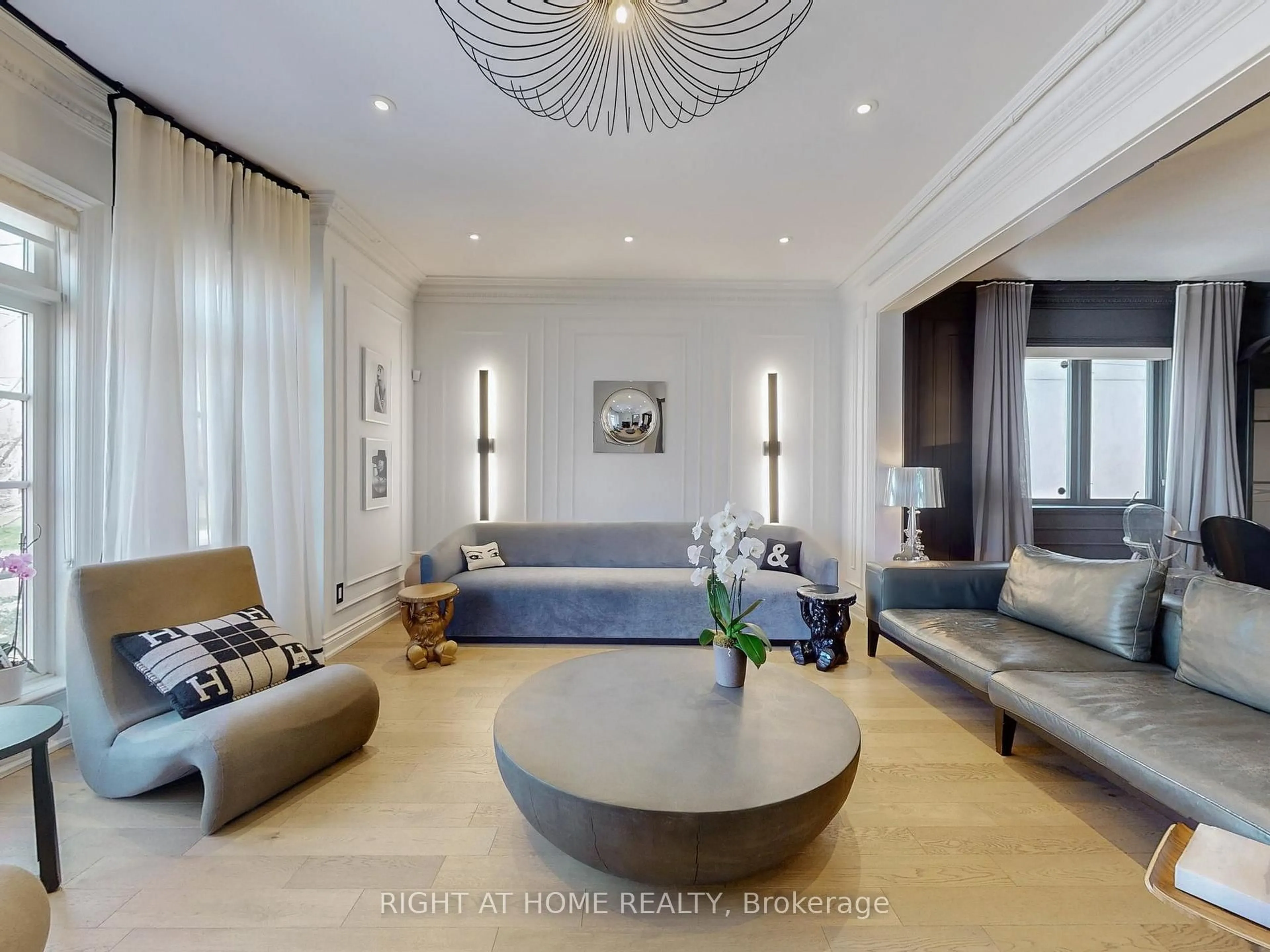 Living room with furniture, unknown for 737 Woburn Ave, Toronto Ontario M5M 1M2