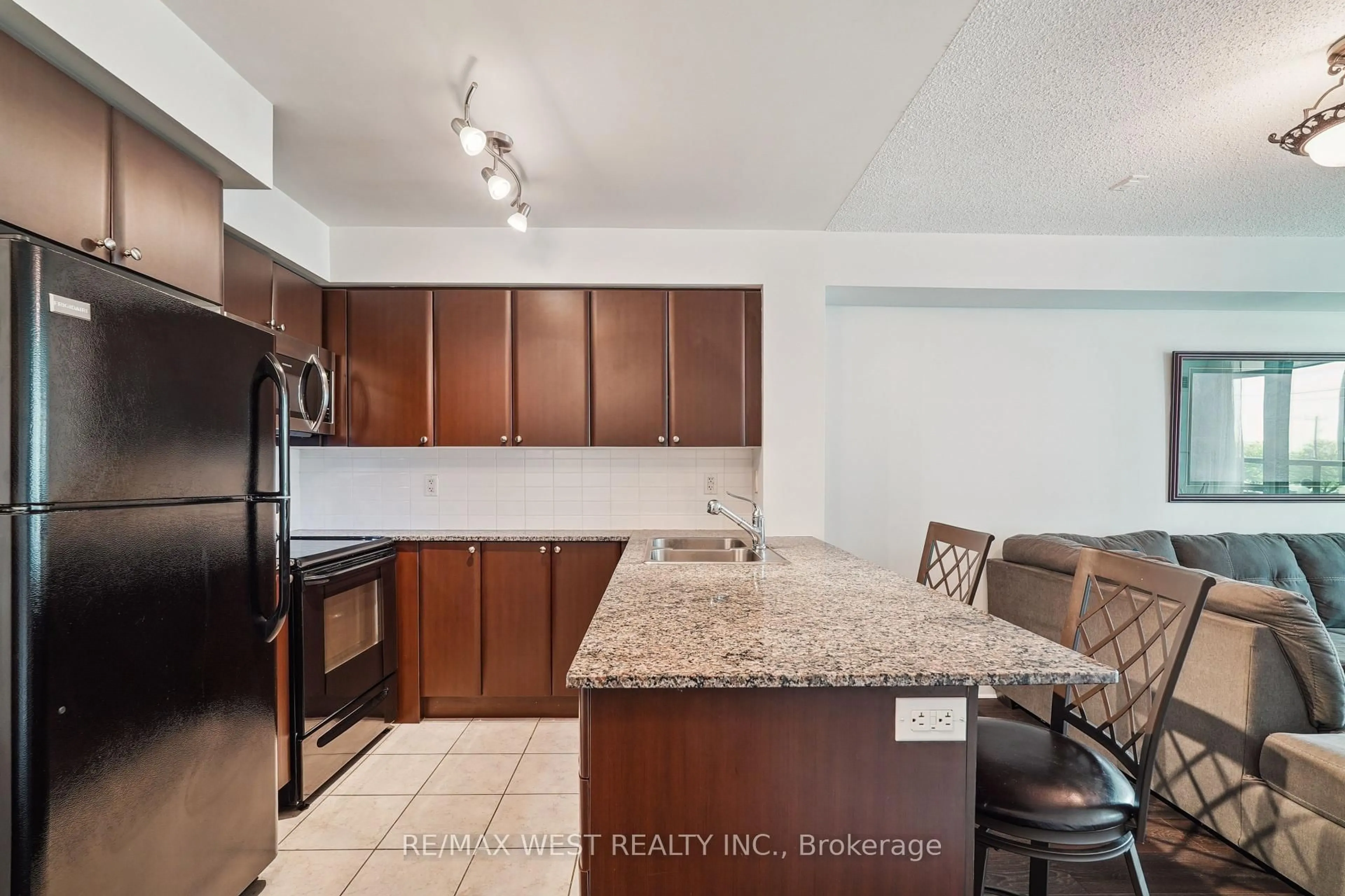 Standard kitchen, ceramic/tile floor for 525 Wilson Ave #349, Toronto Ontario M3H 0A7