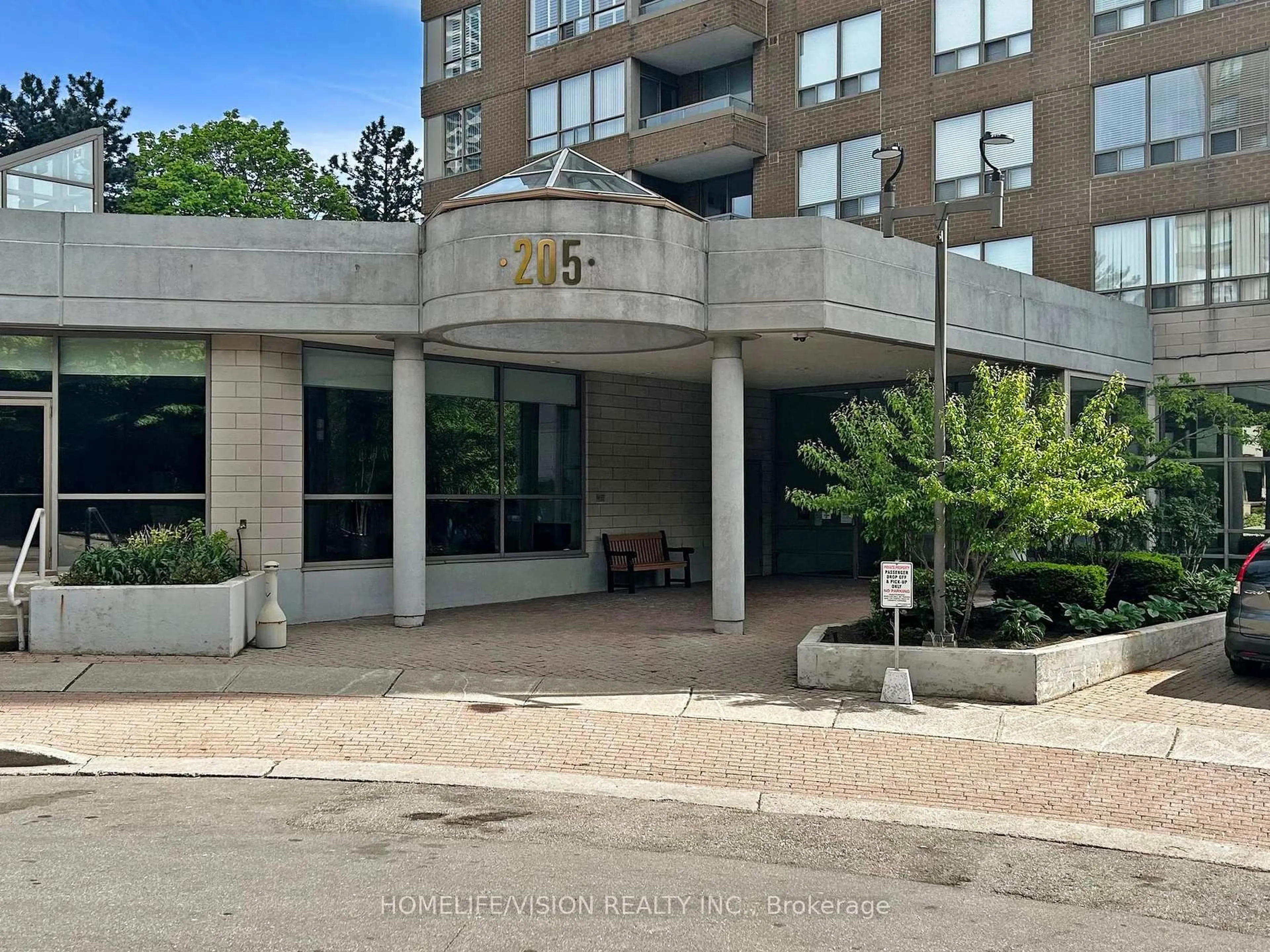 Indoor foyer for 205 Wynford Dr #1706, Toronto Ontario M3C 3P4
