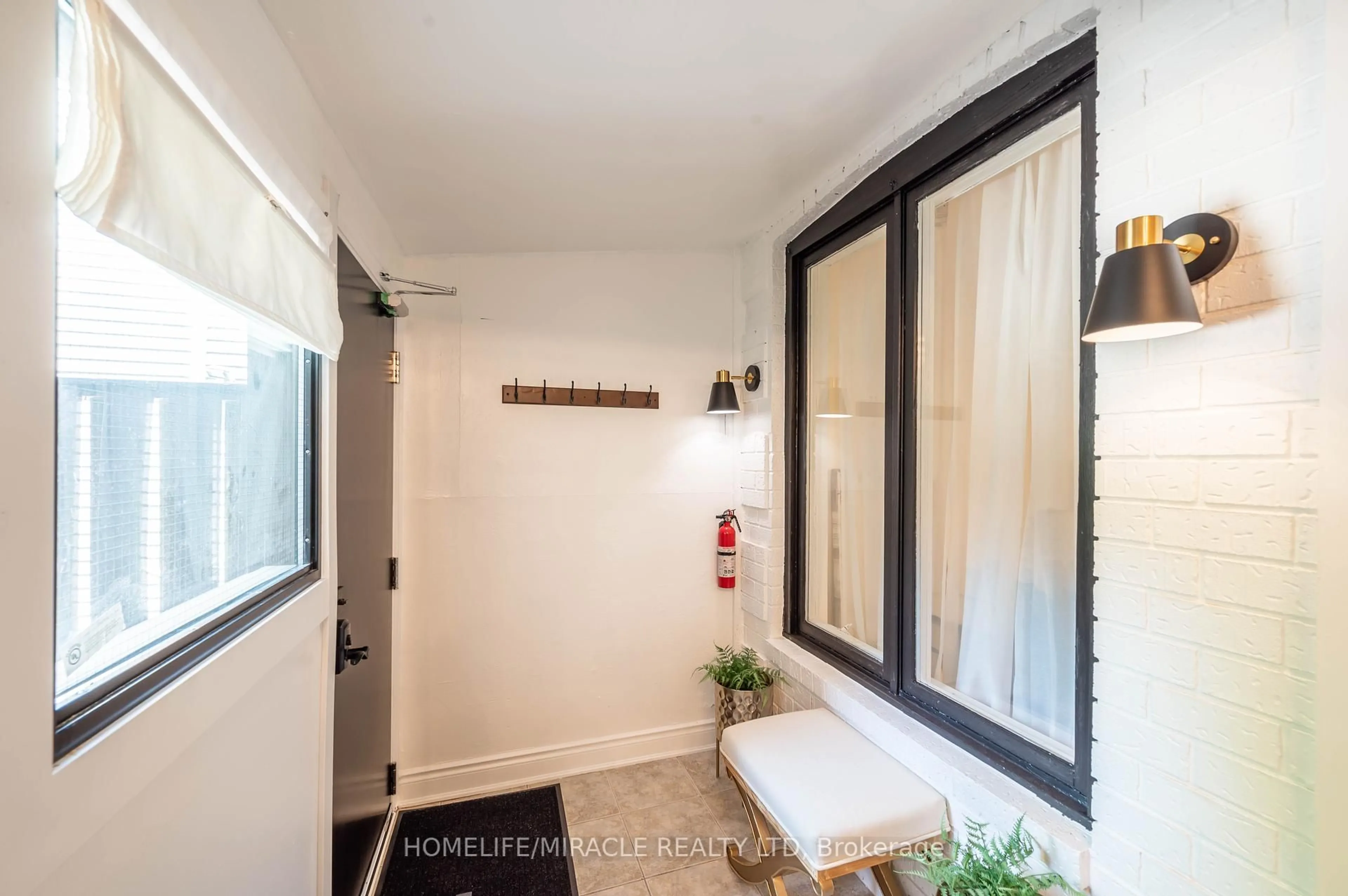 Indoor entryway for 1 Givins St, Toronto Ontario M6J 2X5