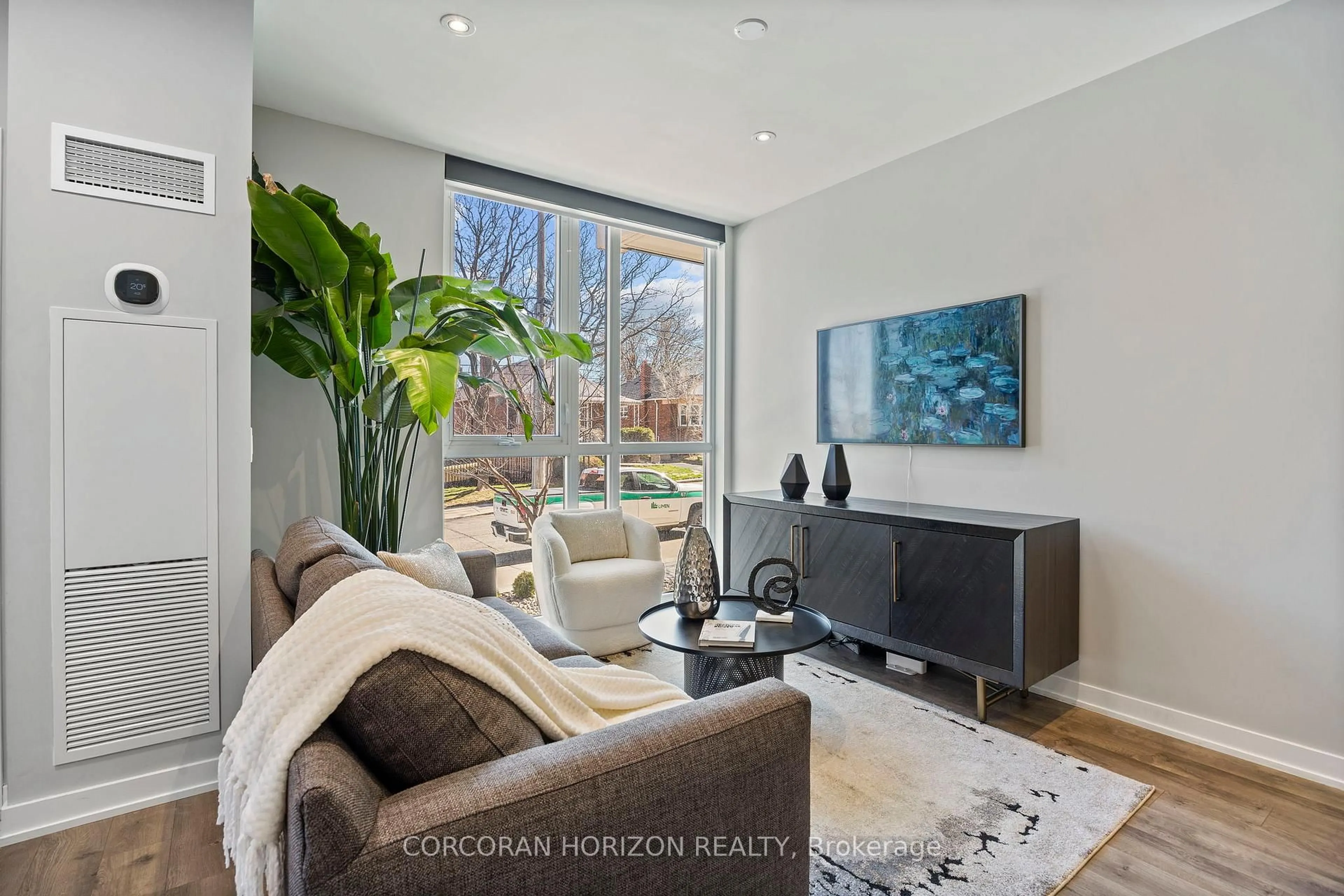 Living room with furniture, unknown for 70 Lanark Ave, Toronto Ontario M6E 2G4