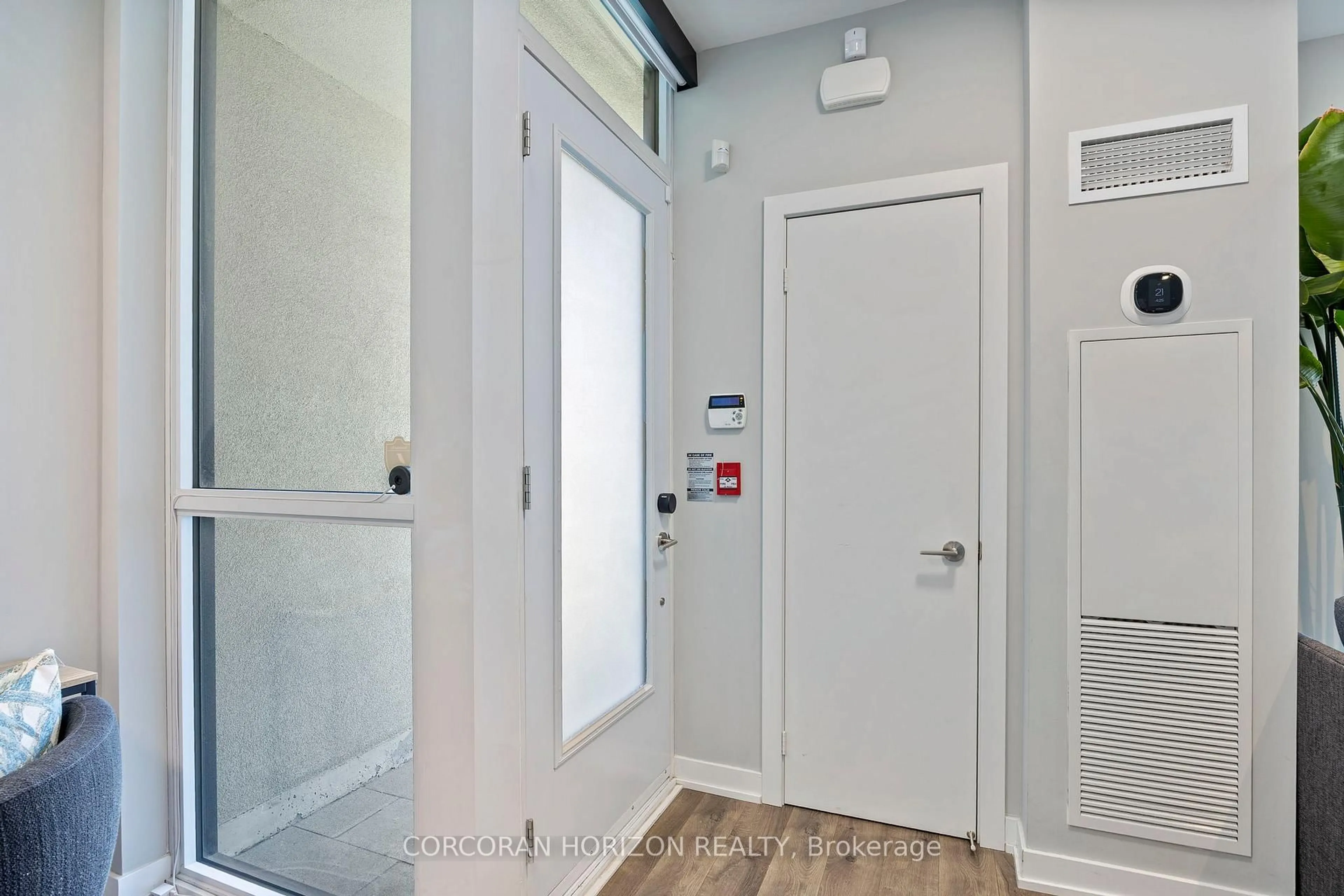 Indoor entryway for 70 Lanark Ave, Toronto Ontario M6E 2G4