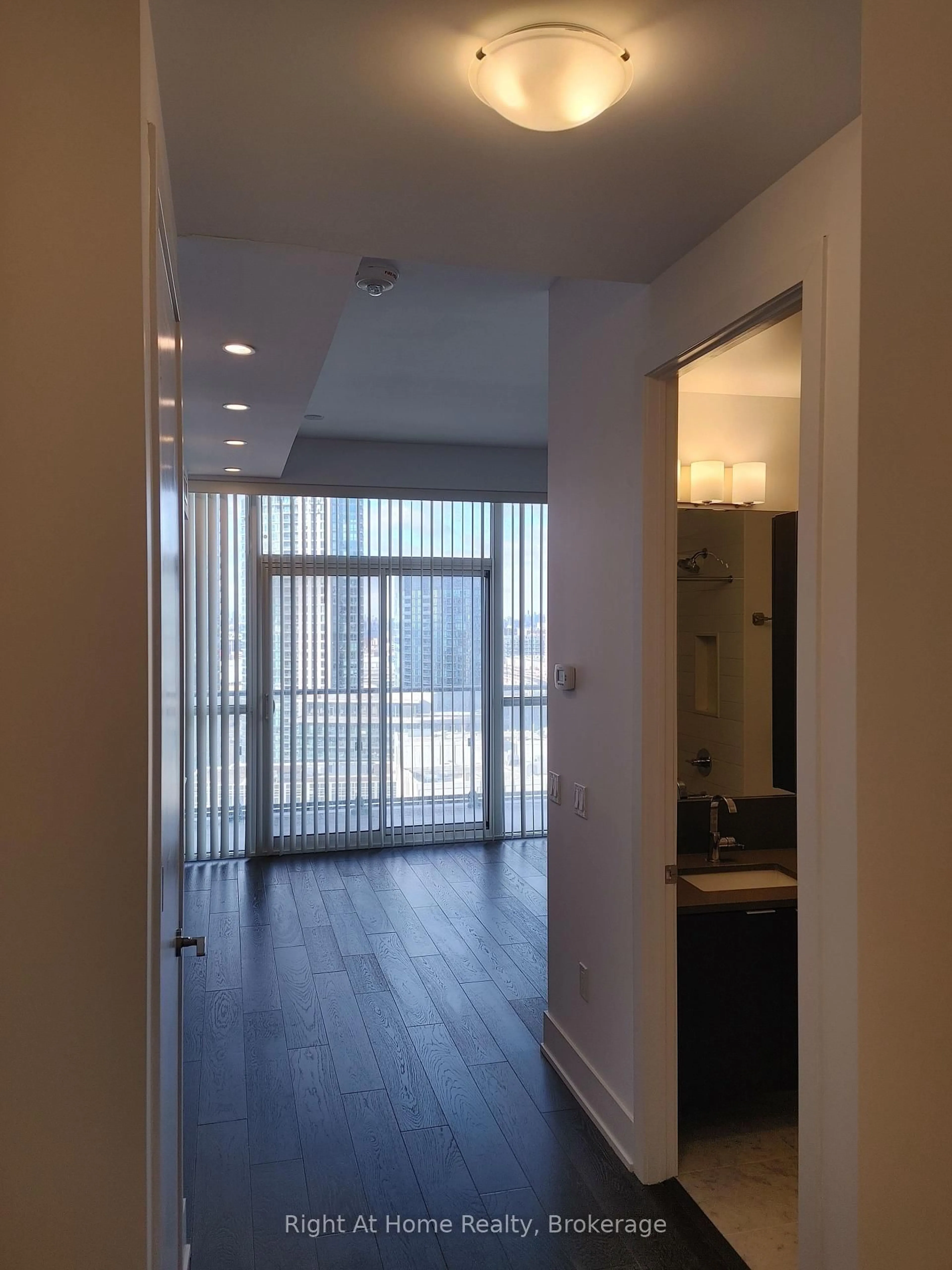 Unknown for 38 Iannuzzi St #UPH03, Toronto Ontario M5V 0S2