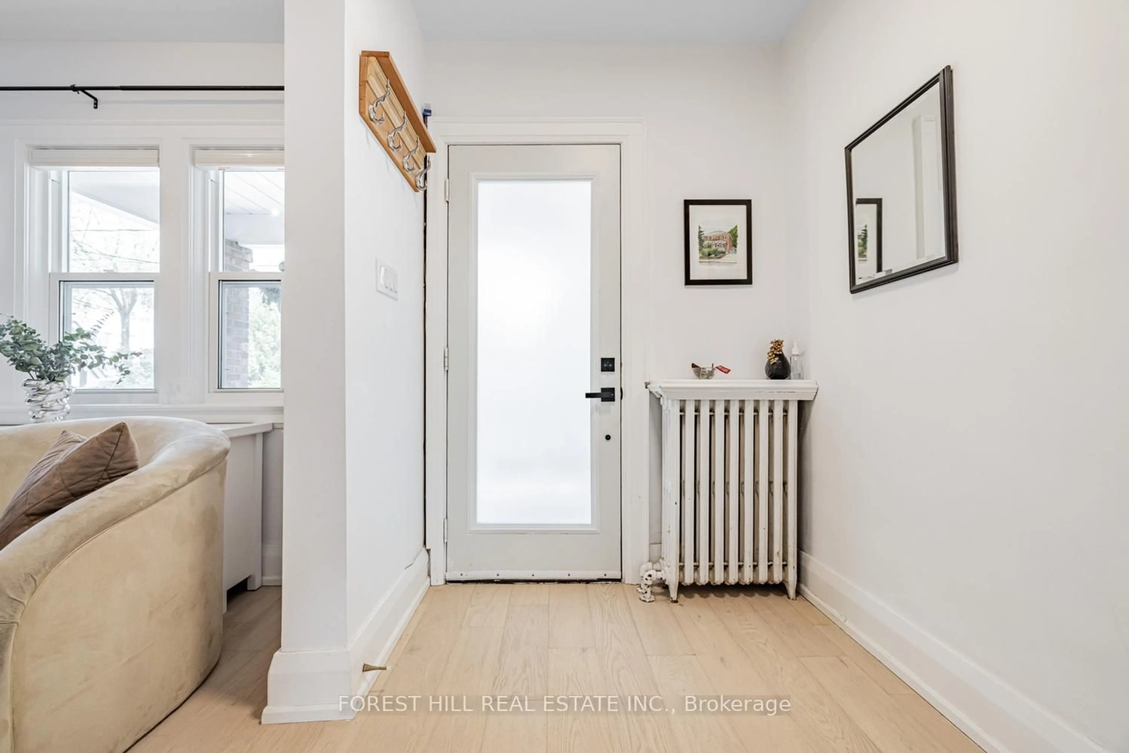 Indoor entryway for 554 Atlas Ave, Toronto Ontario M6C 3R6
