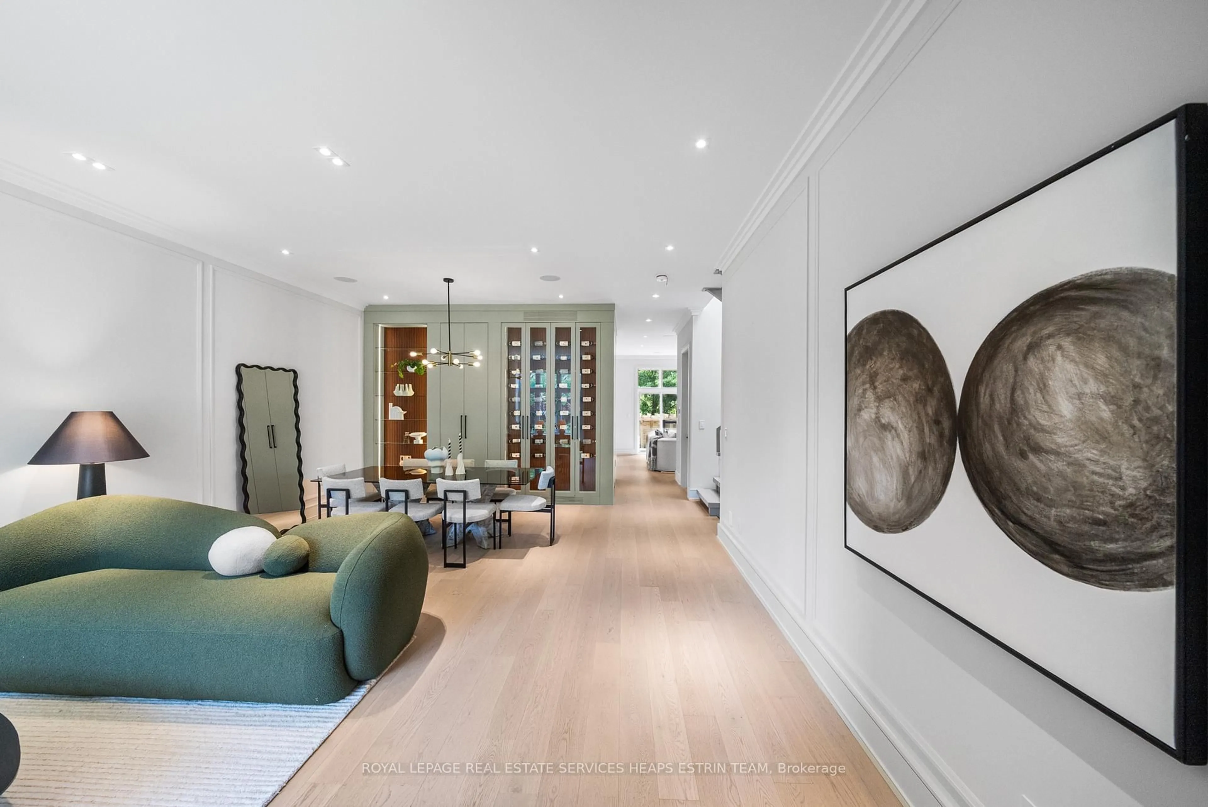 Indoor foyer for 168 Glenvale Blvd, Toronto Ontario M4G 2W3