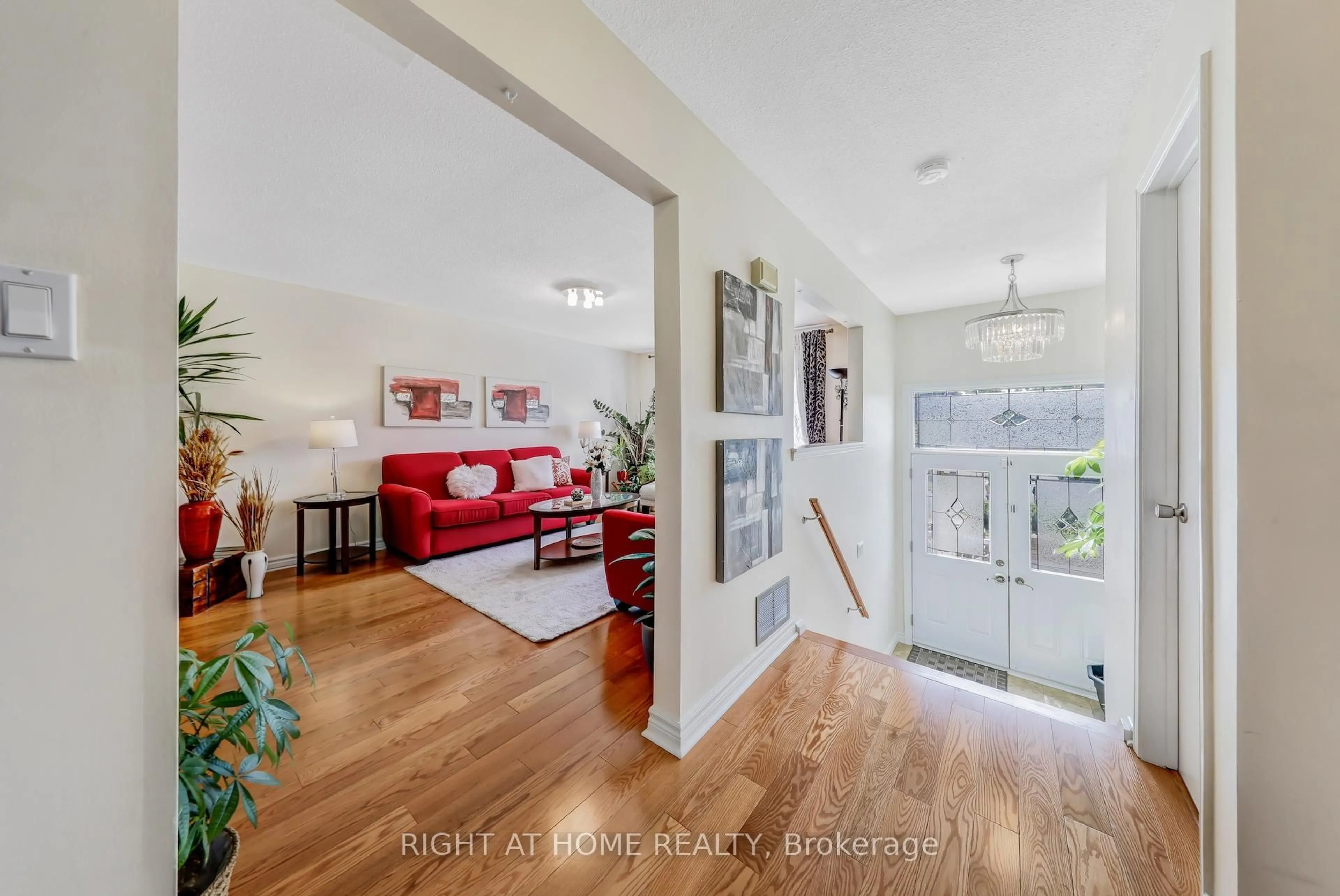 Indoor entryway for 157 Dollery Crt, Toronto Ontario M2R 3N9