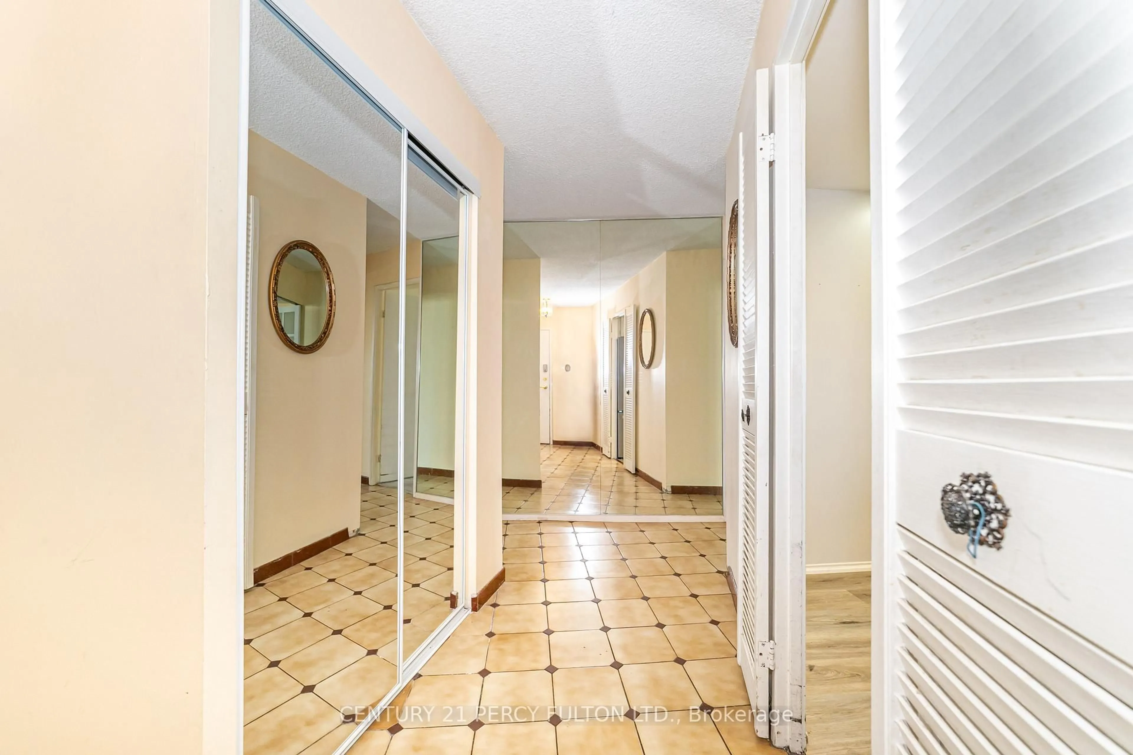 Indoor foyer for 3303 Don Mills Rd #1102, Toronto Ontario M2J 4T6