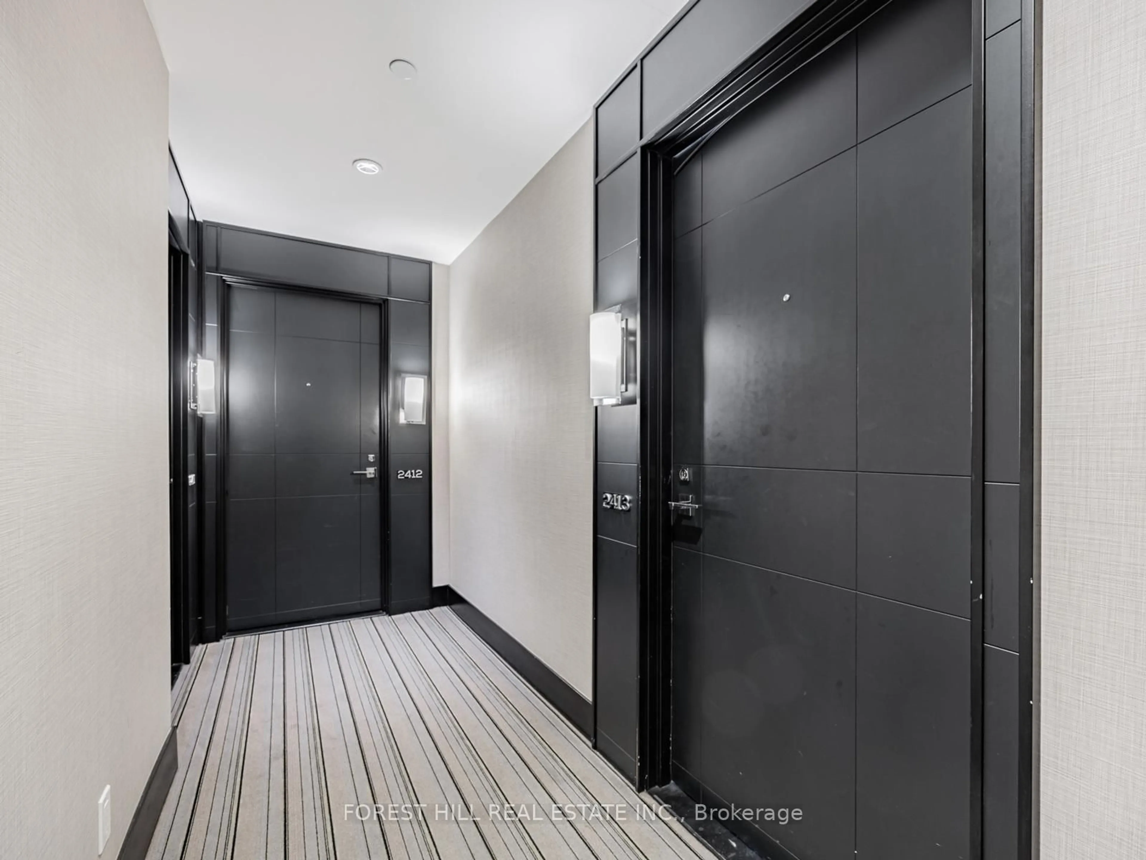 Indoor foyer for 98 Lillian St #2413, Toronto Ontario M4S 0A5