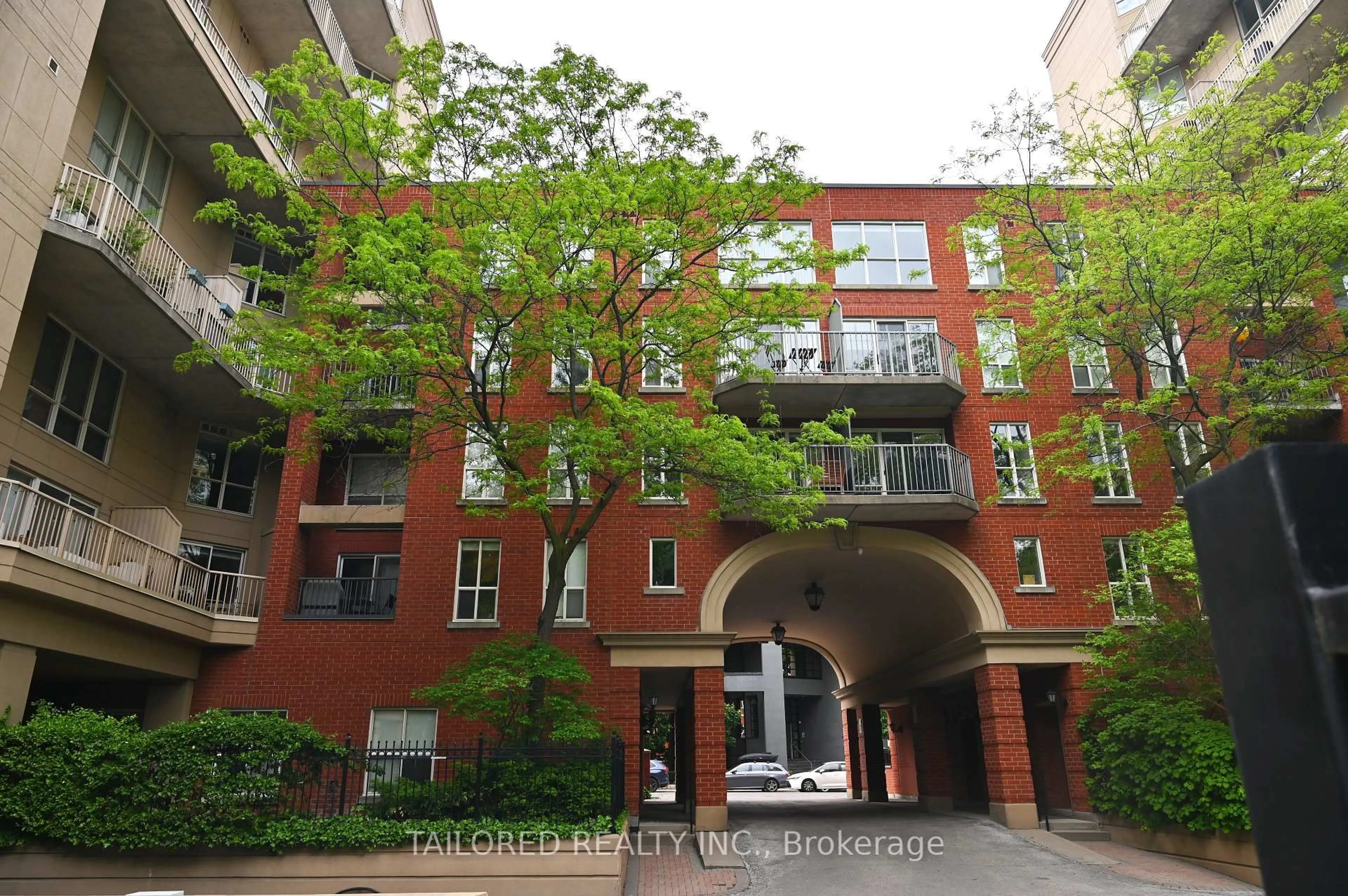 Indoor foyer for 119 Merton St #211, Toronto Ontario M4S 1A7