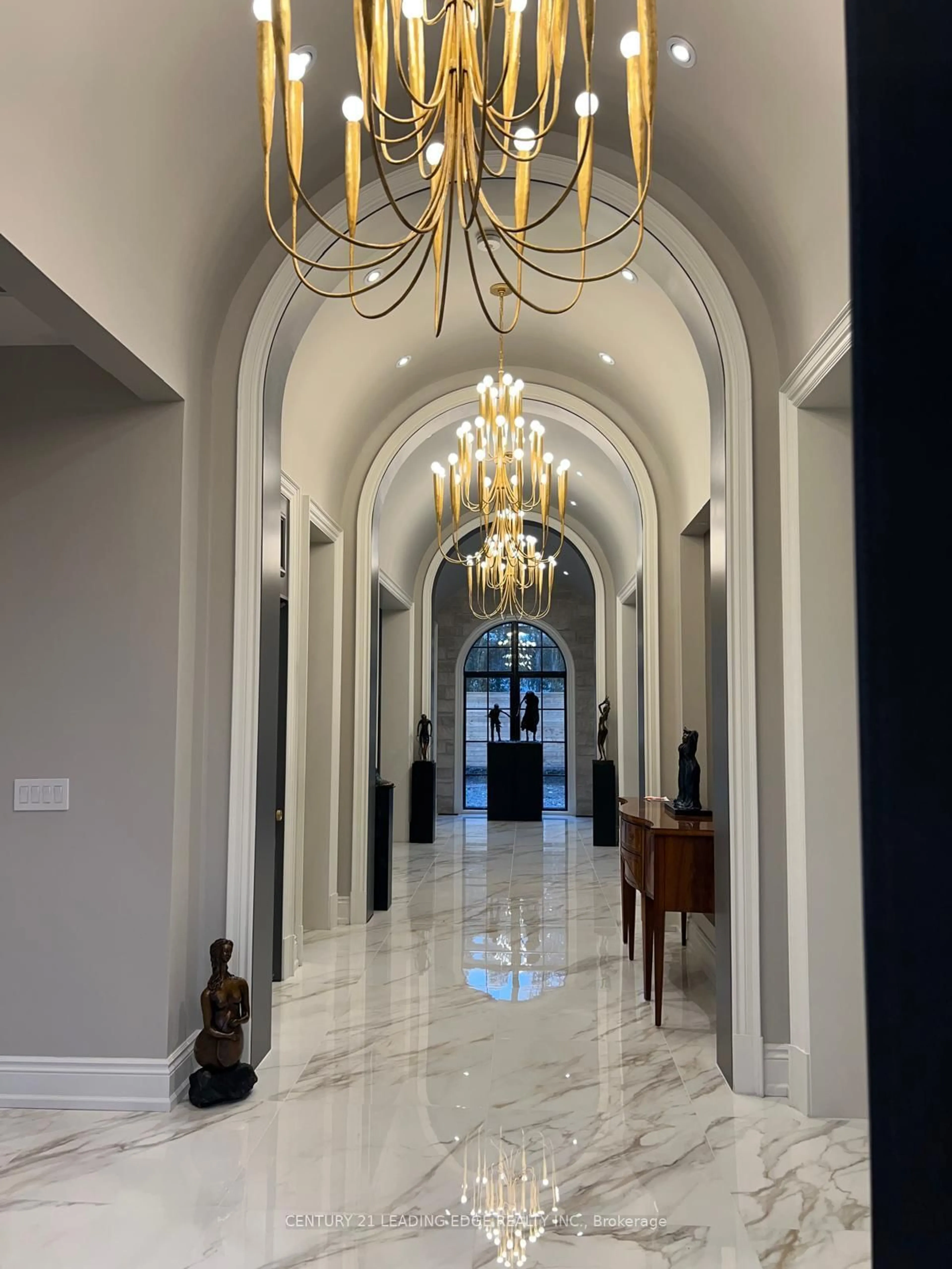 Indoor foyer for 9 Sandpiper Crt, Toronto Ontario M3A 3G7