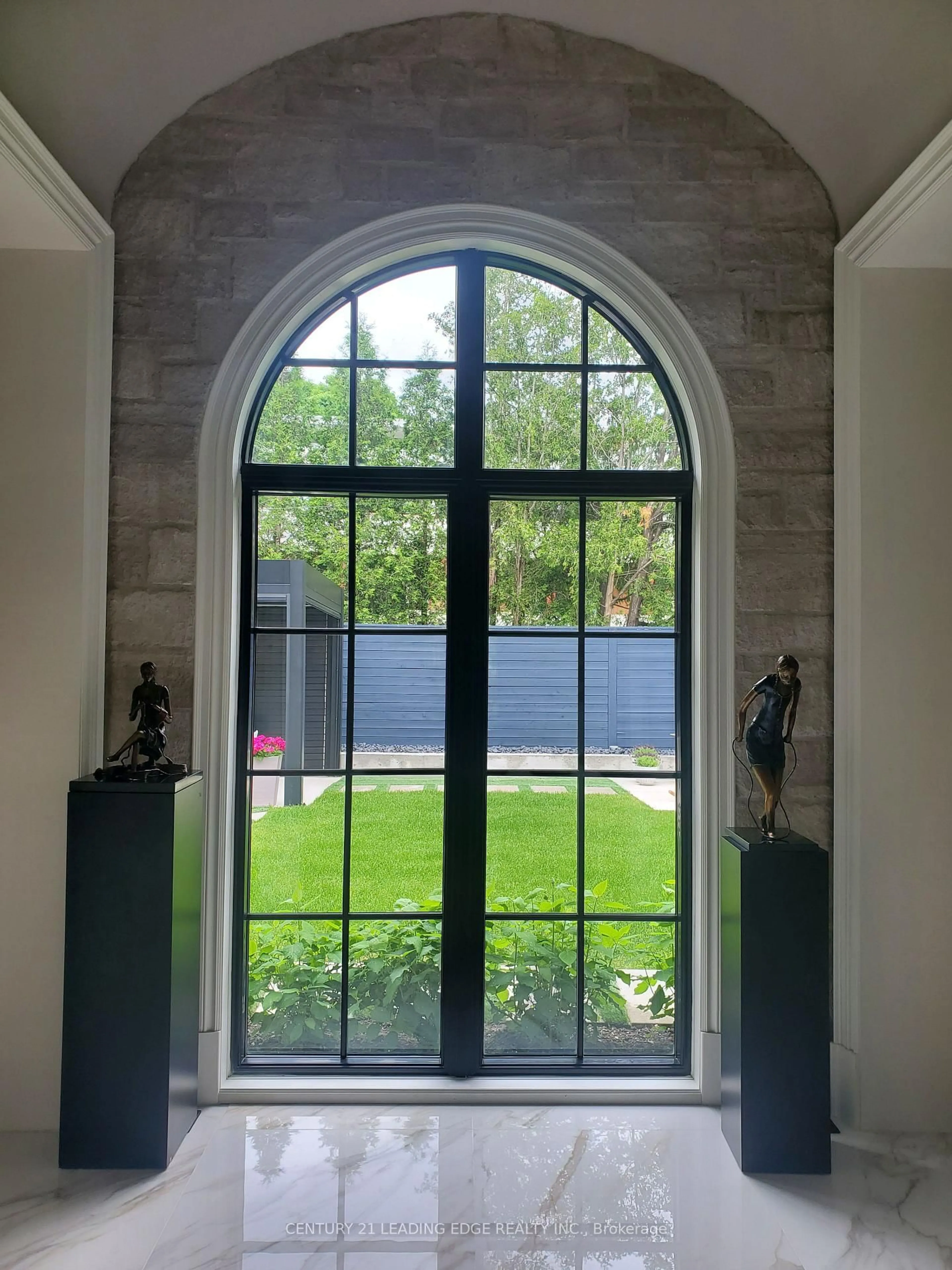 Indoor entryway for 9 Sandpiper Crt, Toronto Ontario M3A 3G7
