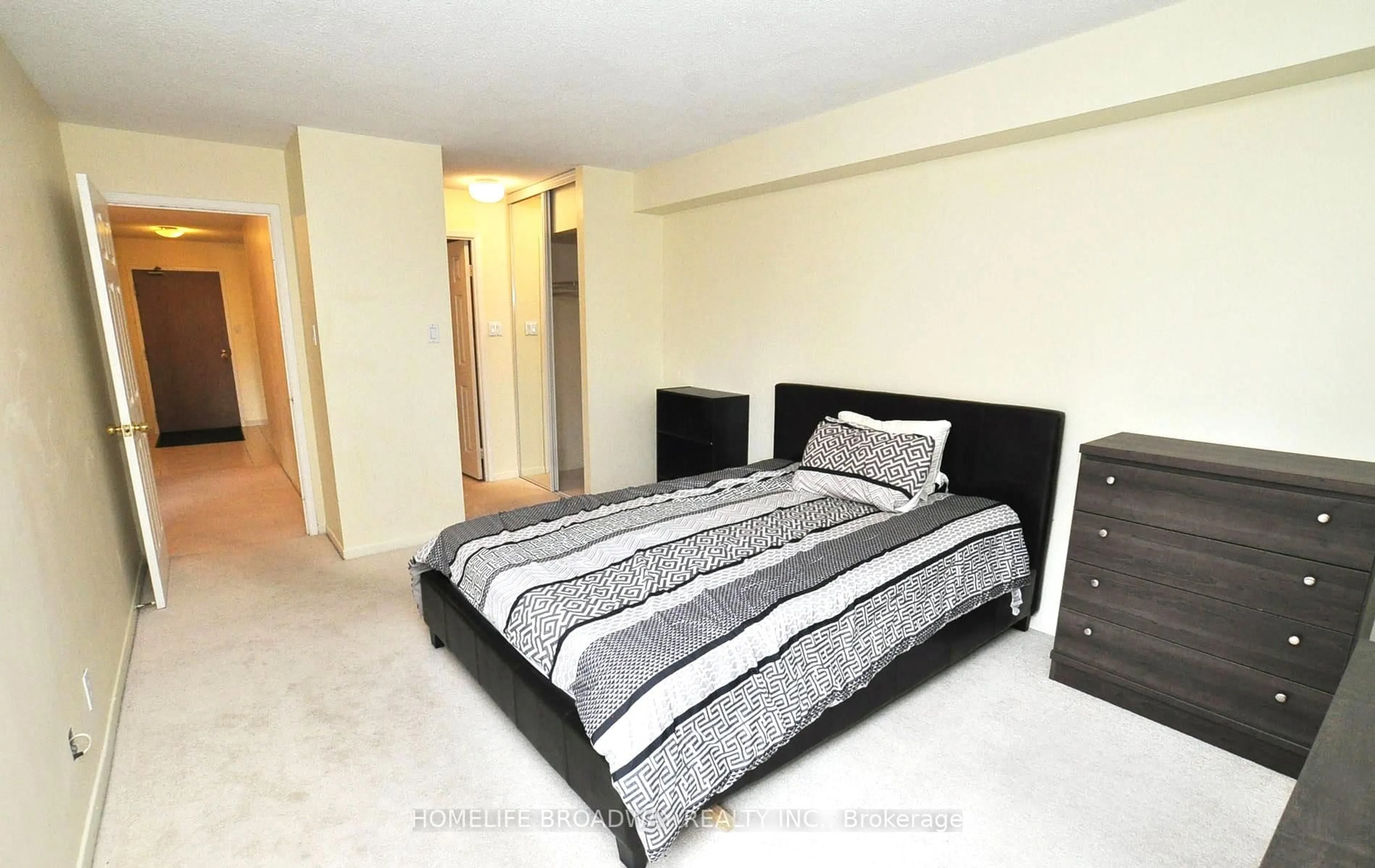 Bedroom with bed, carpet floor for 298 Jarvis St #707, Toronto Ontario M5B 2M4