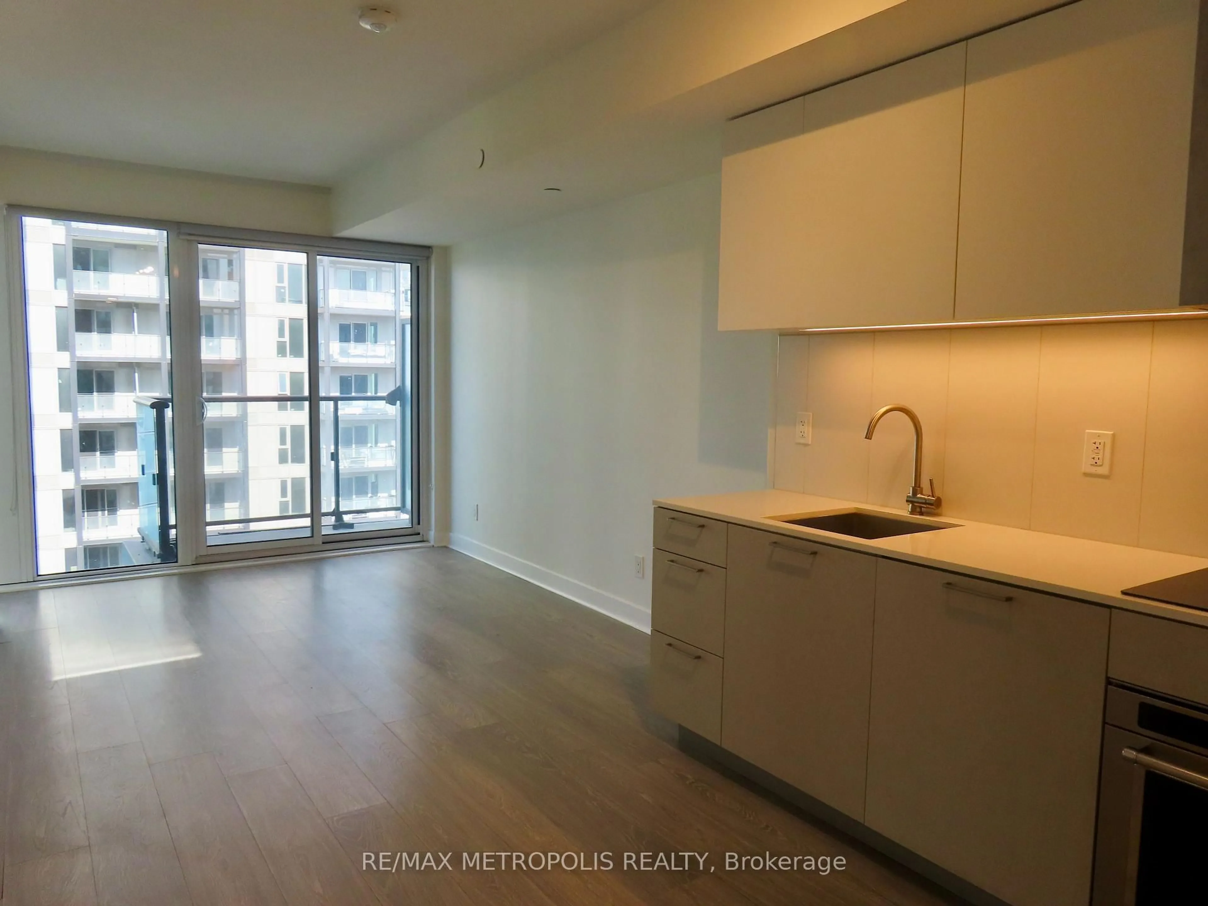 Standard kitchen, unknown for 19 Western Battery Rd #2603, Toronto Ontario M6K 0E3