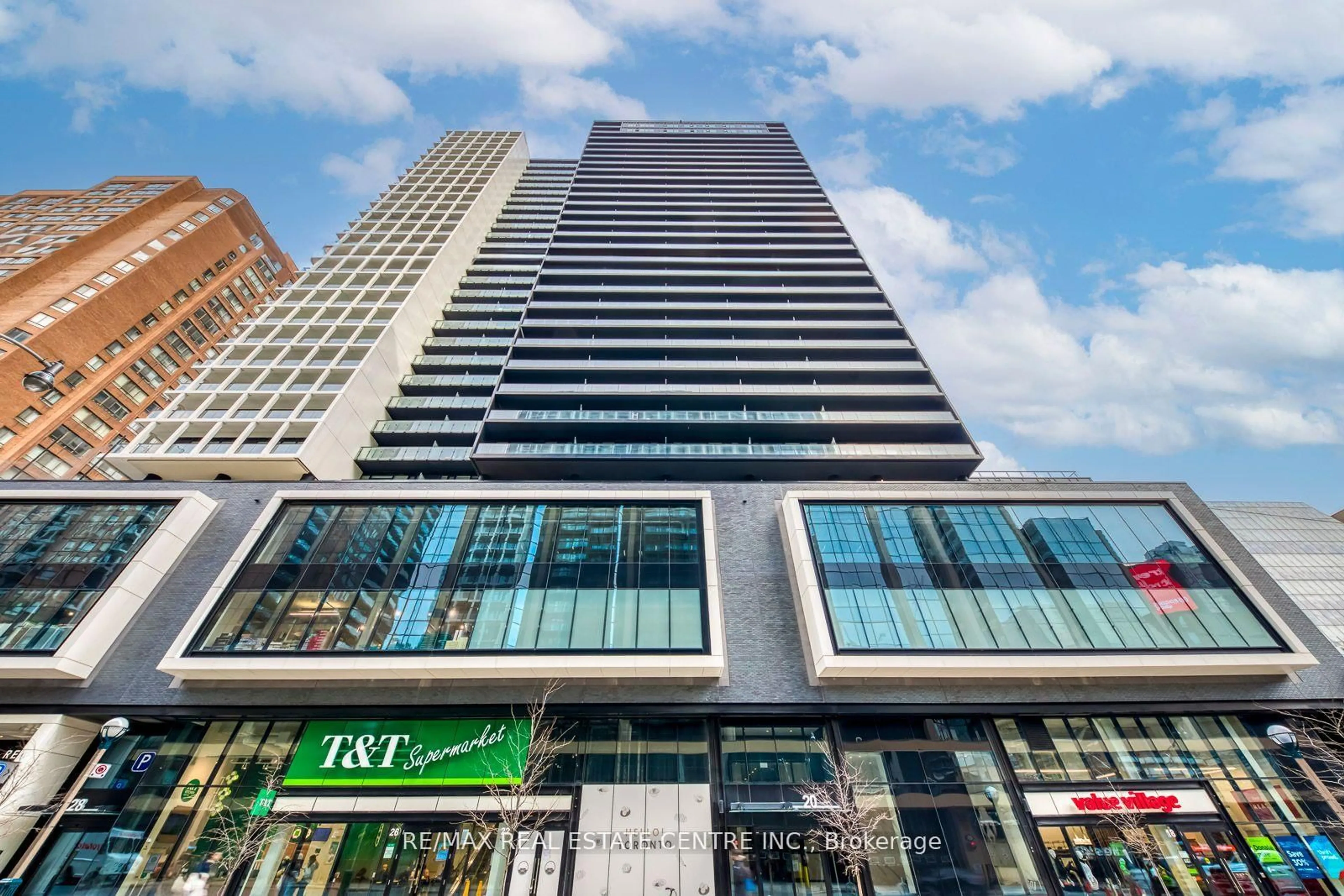 Indoor foyer for 20 Edward St #406, Toronto Ontario M5G 1C9