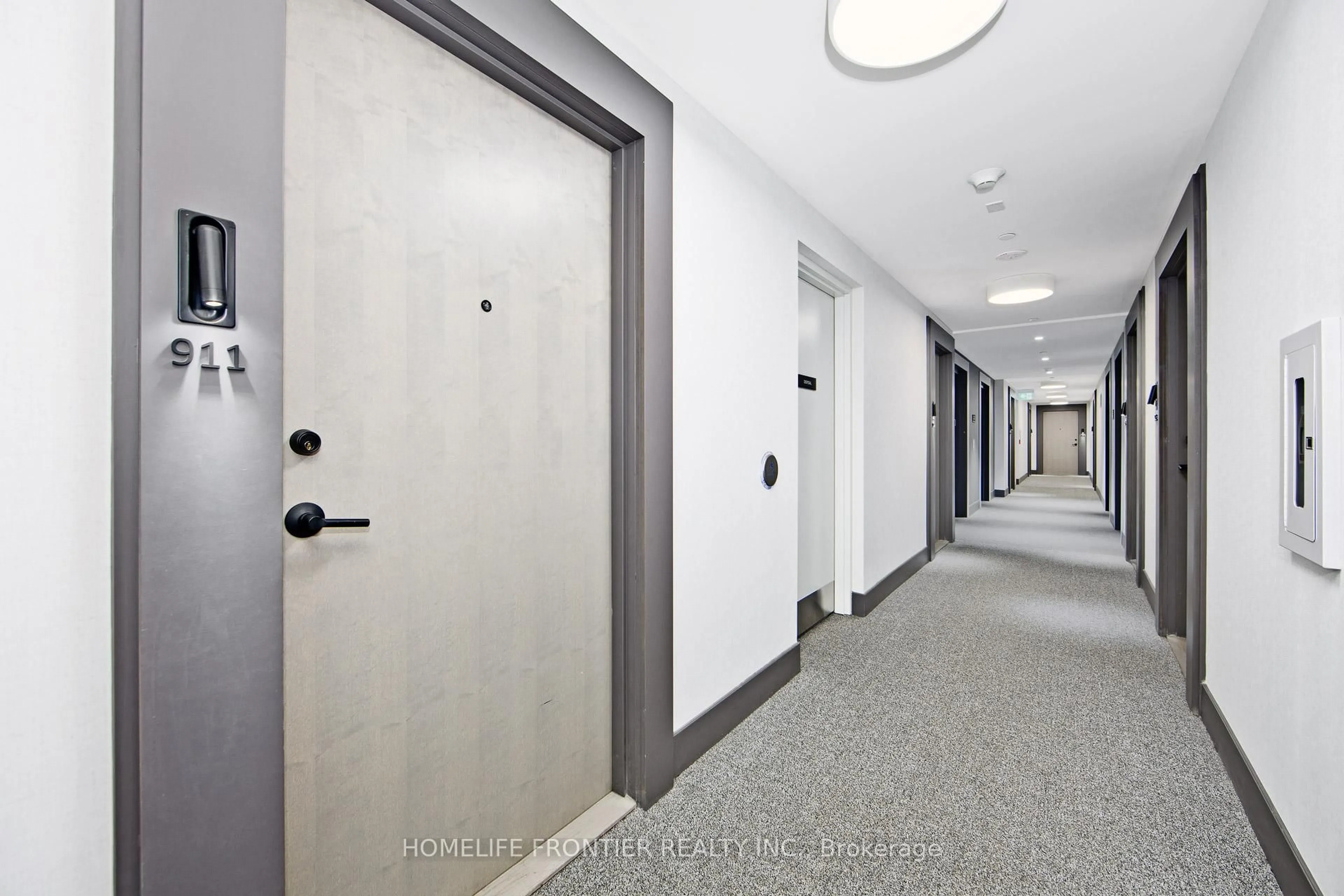 Indoor foyer for 130 River St #911, Toronto Ontario M5A 0R8