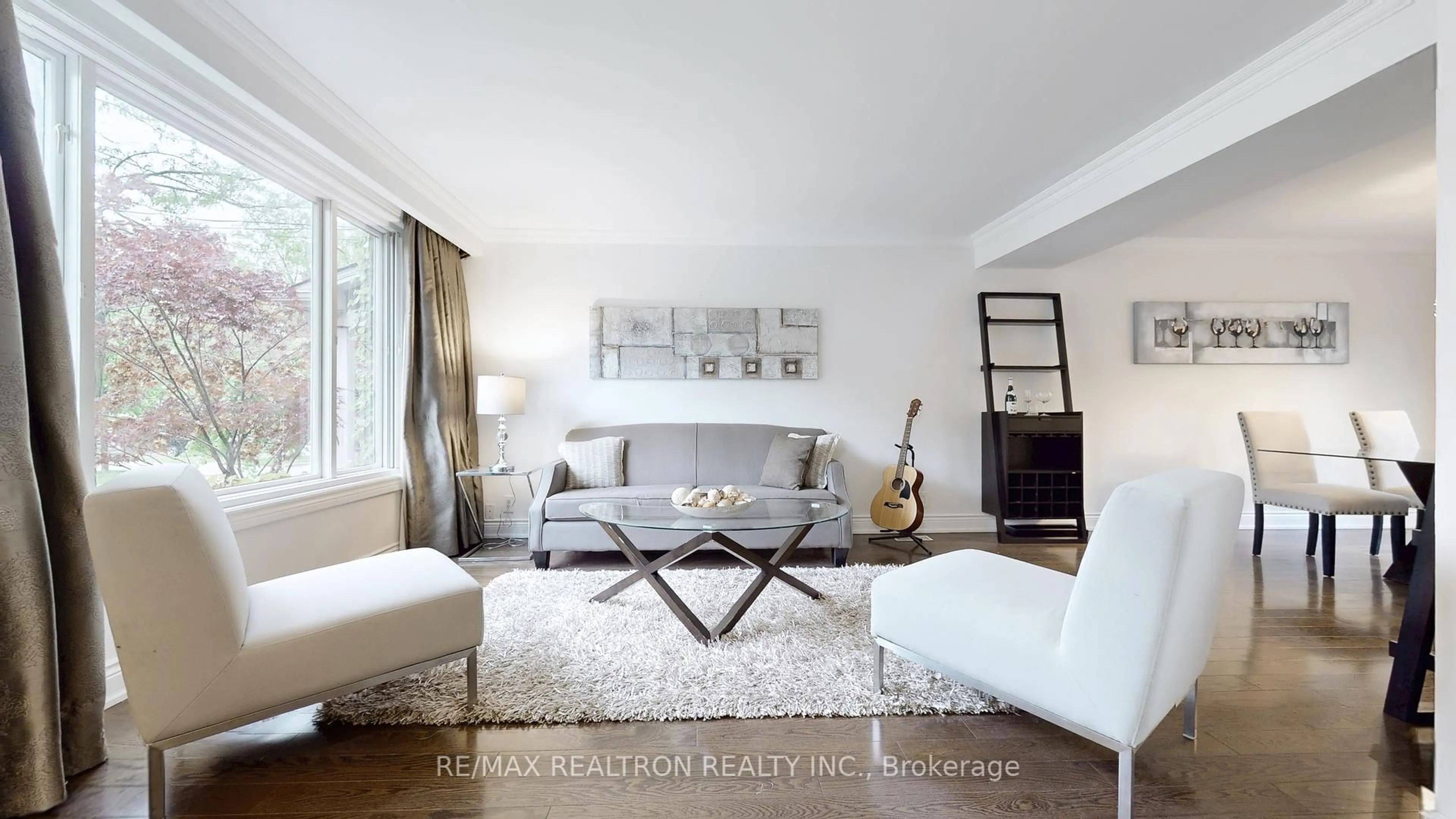 Living room with furniture, unknown for 37 Newton Dr, Toronto Ontario M2M 2M6