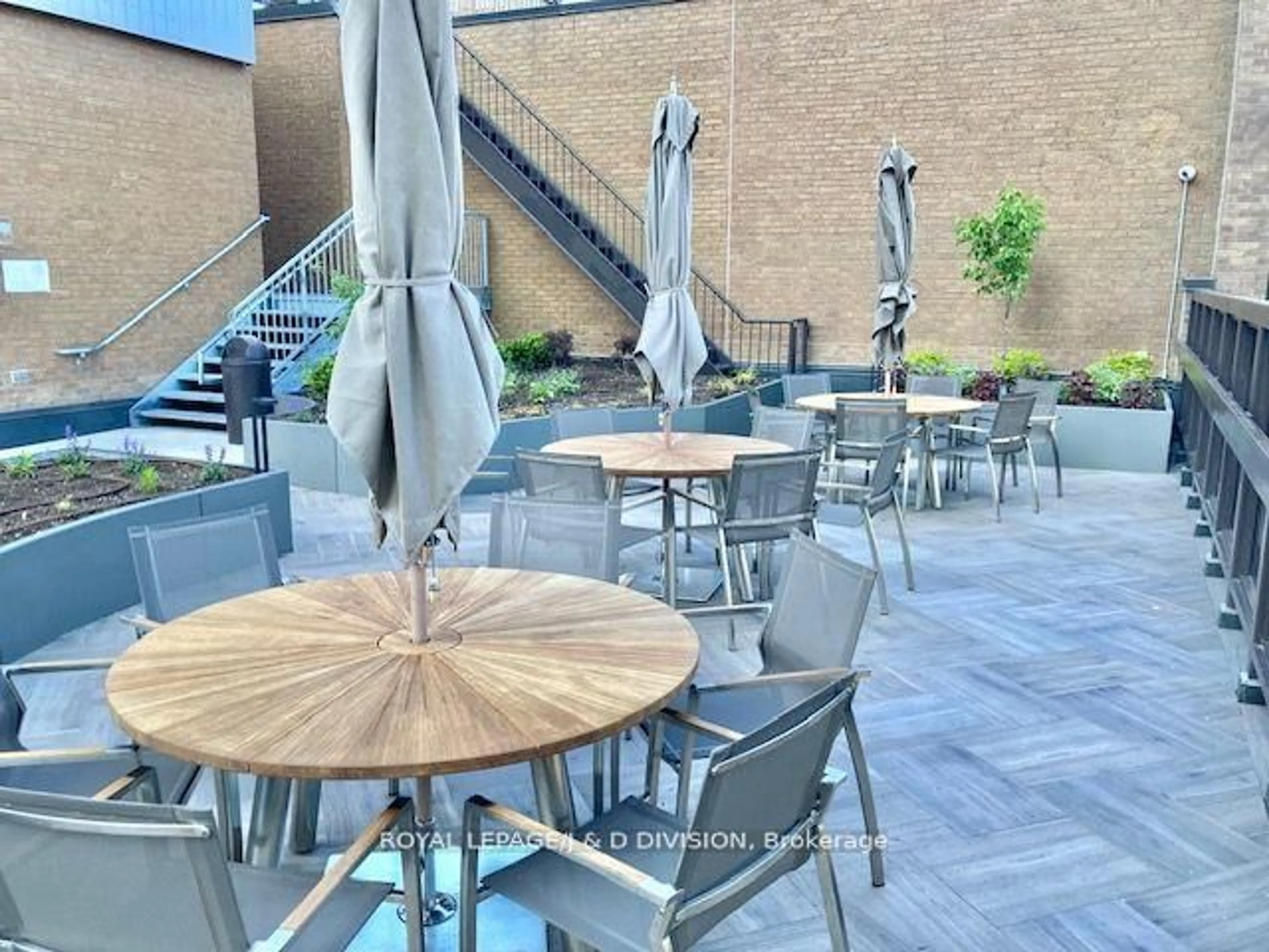 Patio, street for 55 Lombard St #204, Toronto Ontario M5C 2R7