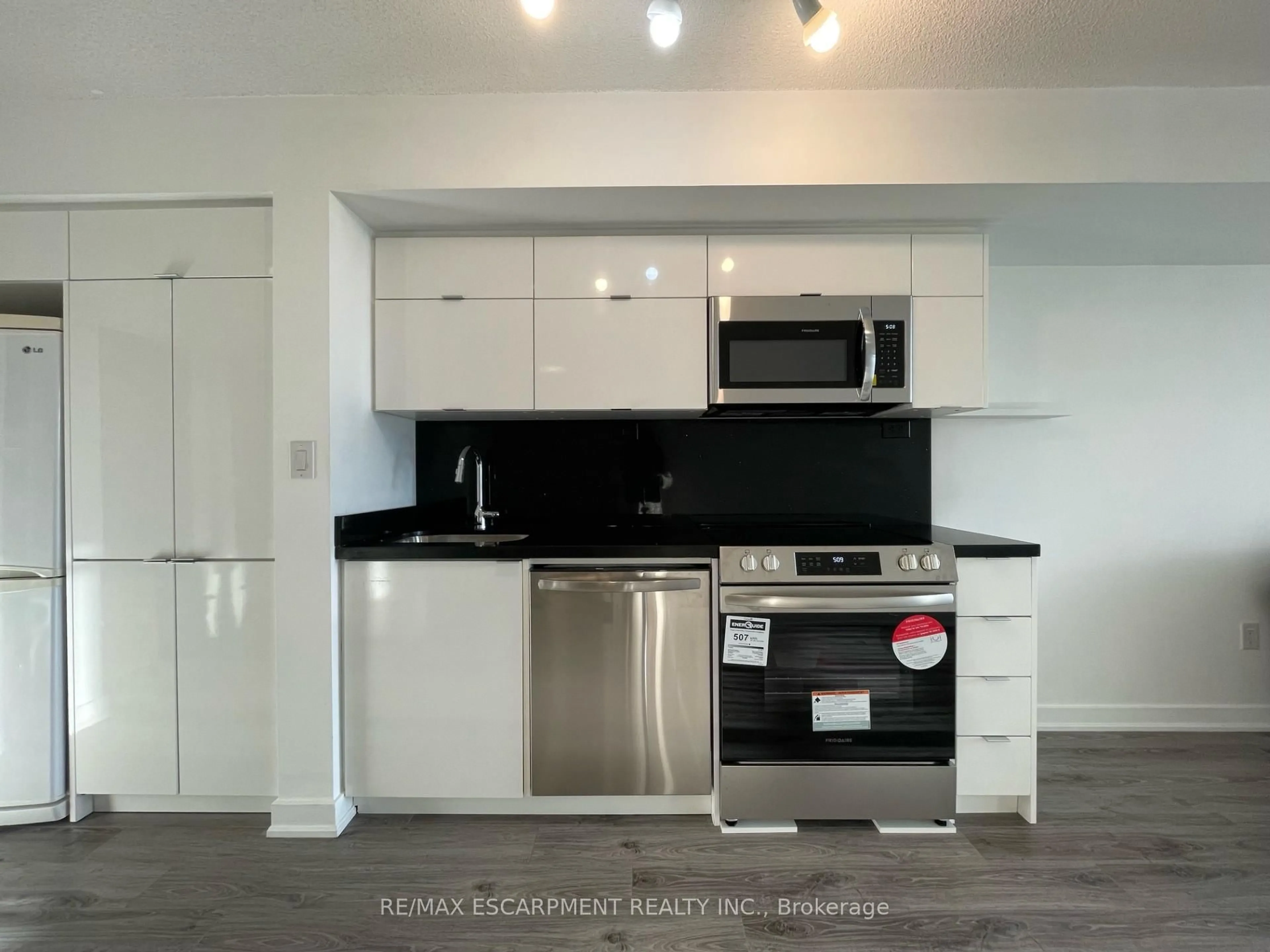 Standard kitchen, unknown for 21 Iceboat Terr #1510, Toronto Ontario M5V 4A9
