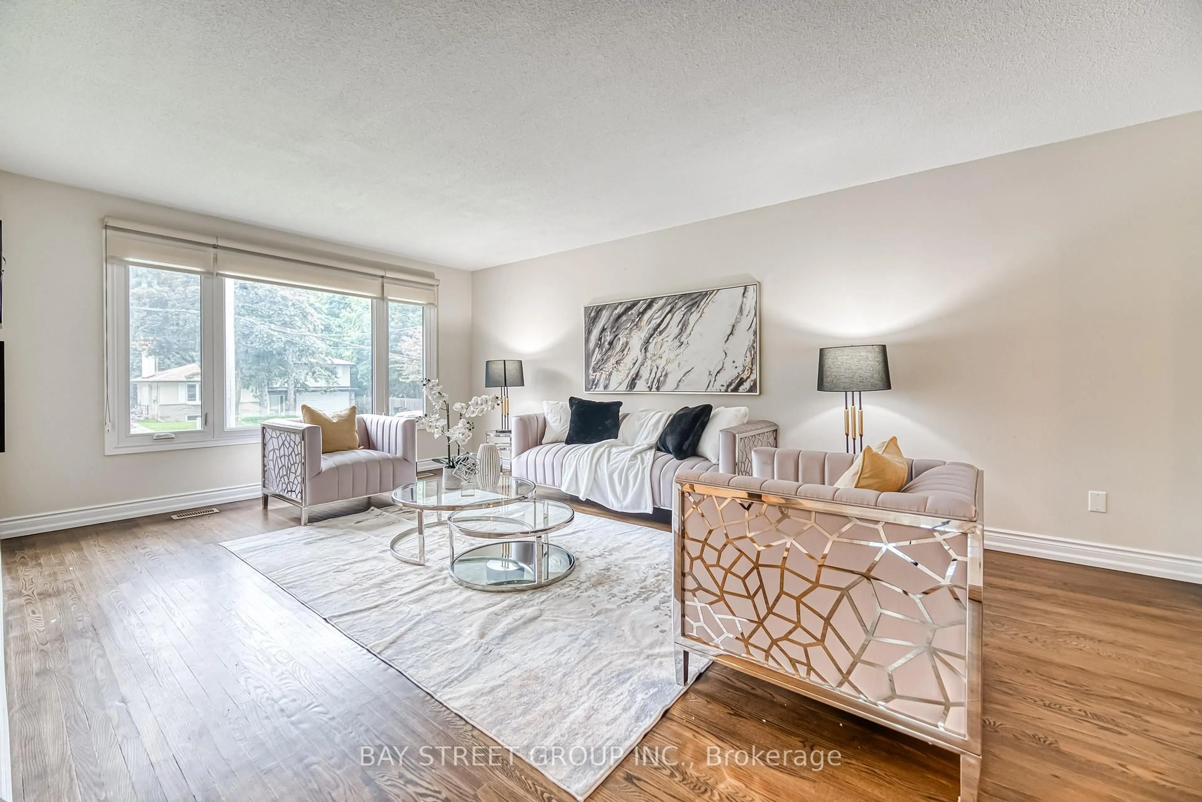 Living room with furniture, unknown for 627 Conacher Dr, Toronto Ontario M2M 3N2