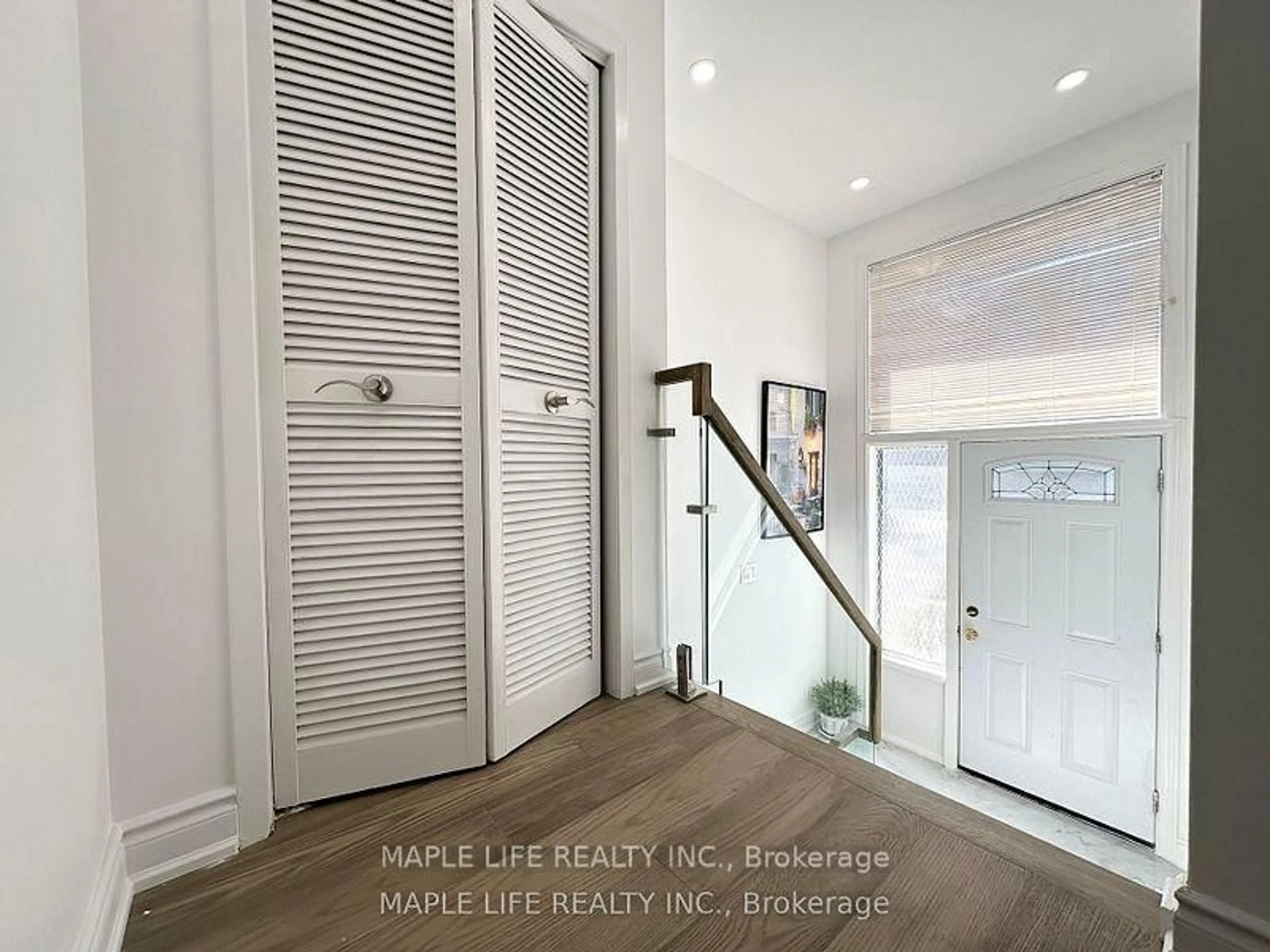 Indoor entryway for 55 James Gray Dr, Toronto Ontario M2H 1N8