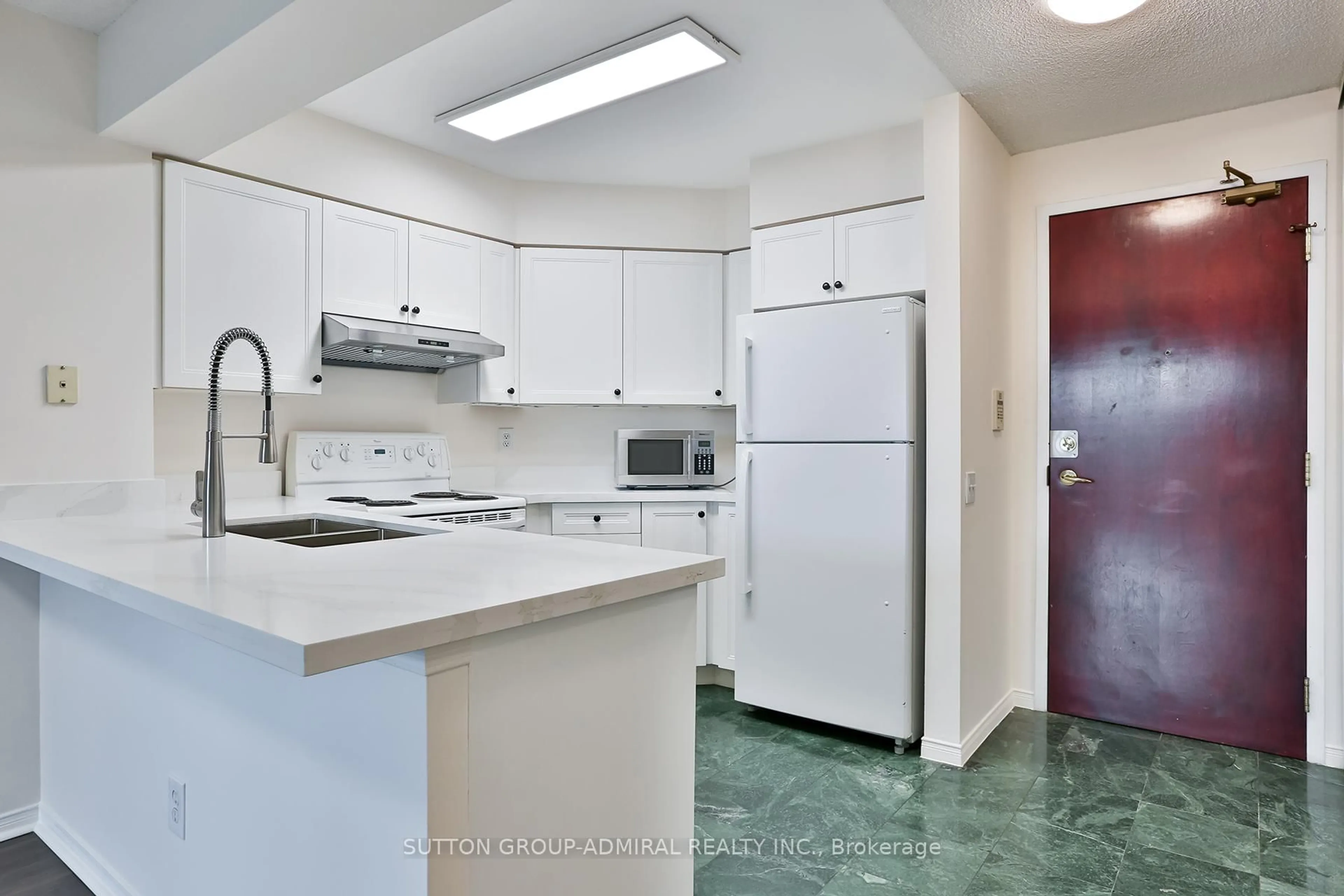 Standard kitchen, ceramic/tile floor for 750 Bay St #2002, Toronto Ontario M5G 1N6