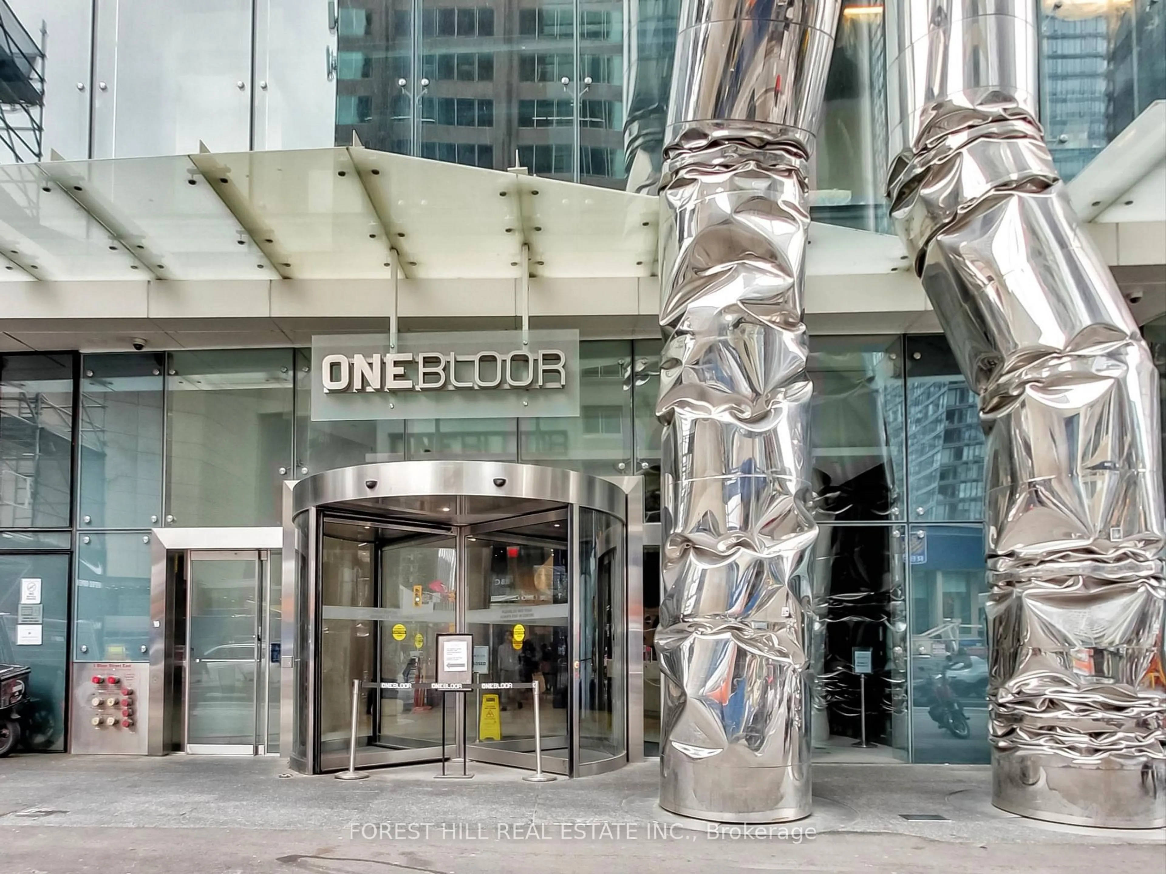 Indoor foyer for 1 Bloor St #6001, Toronto Ontario M4W 0A8