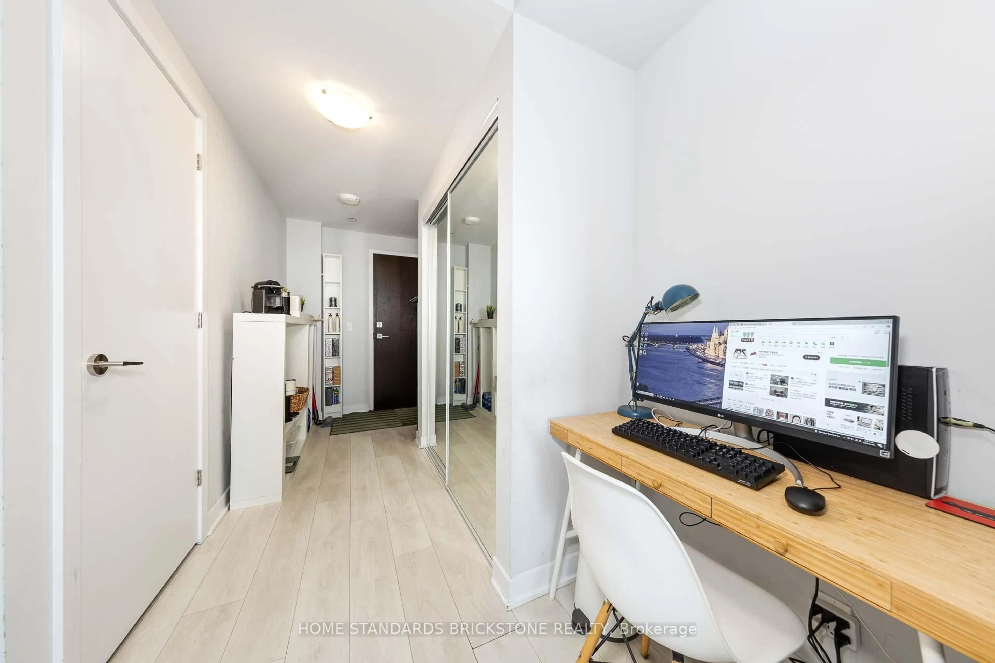 Unknown for 2221 Yonge St #3511, Toronto Ontario M4S 2B4