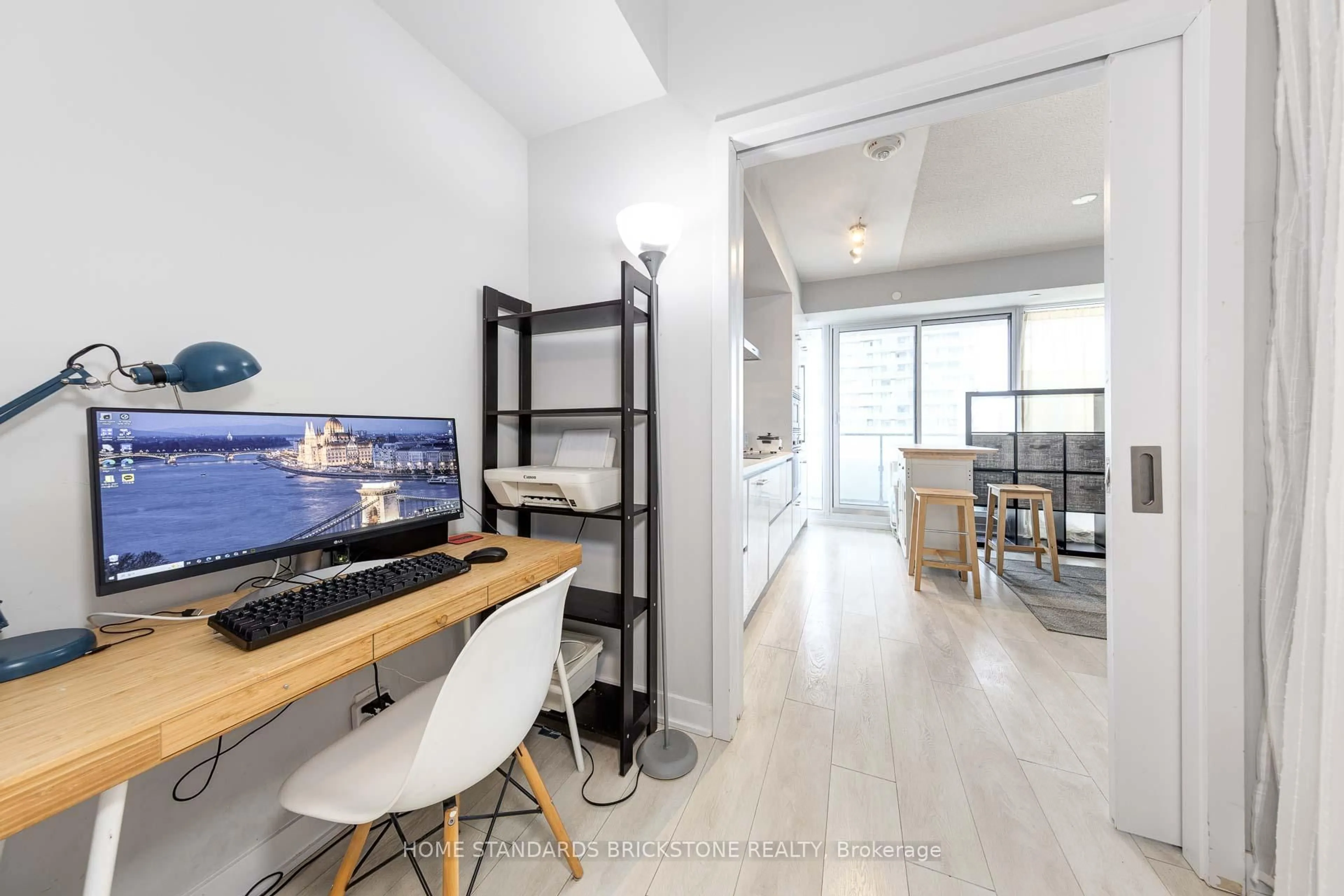 A pic of a room for 2221 Yonge St #3511, Toronto Ontario M4S 2B4