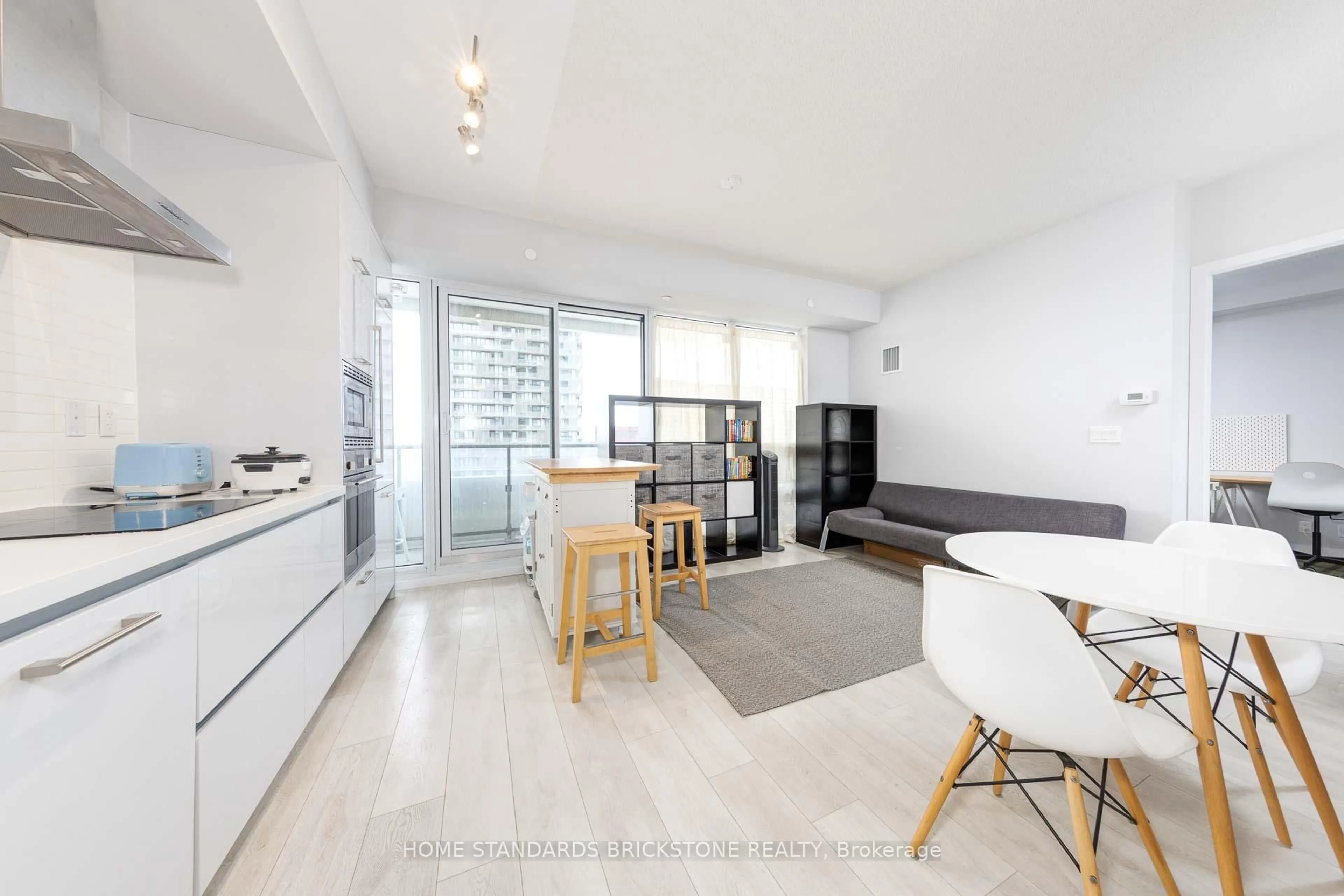 Unknown for 2221 Yonge St #3511, Toronto Ontario M4S 2B4