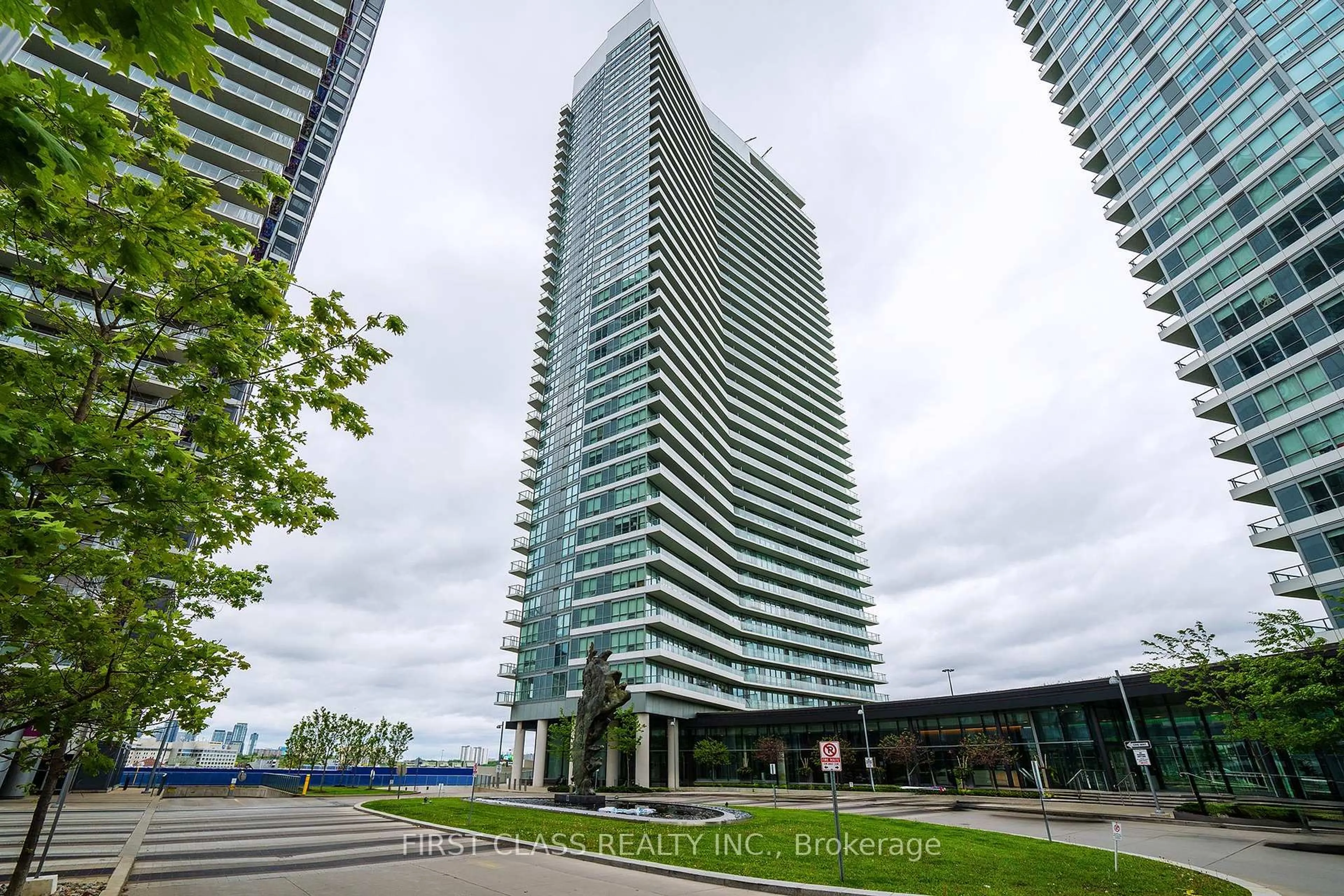 Indoor foyer for 117 Mcmahon Dr #3603, Toronto Ontario M2K 2X9