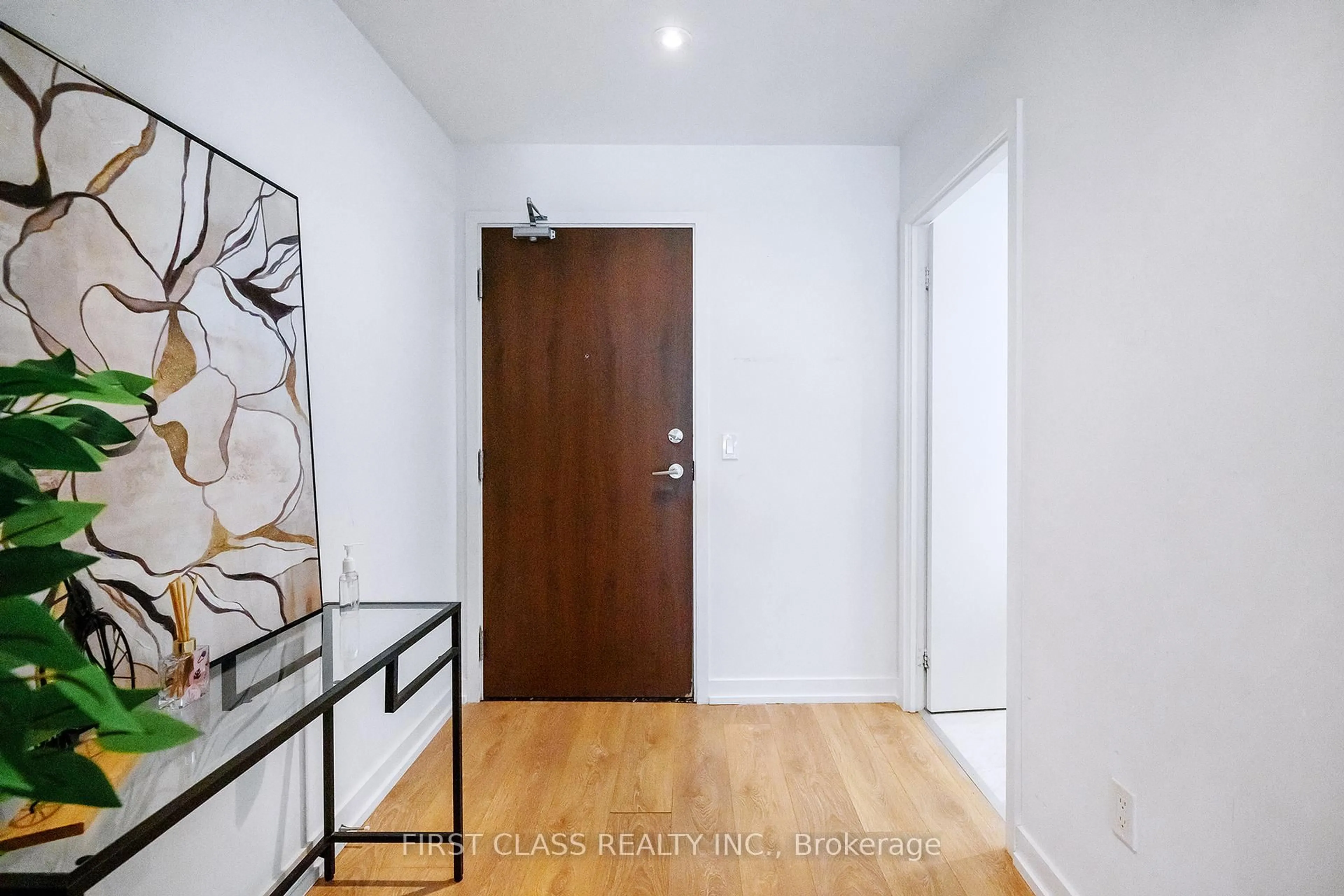 Indoor entryway for 117 Mcmahon Dr #3603, Toronto Ontario M2K 2X9