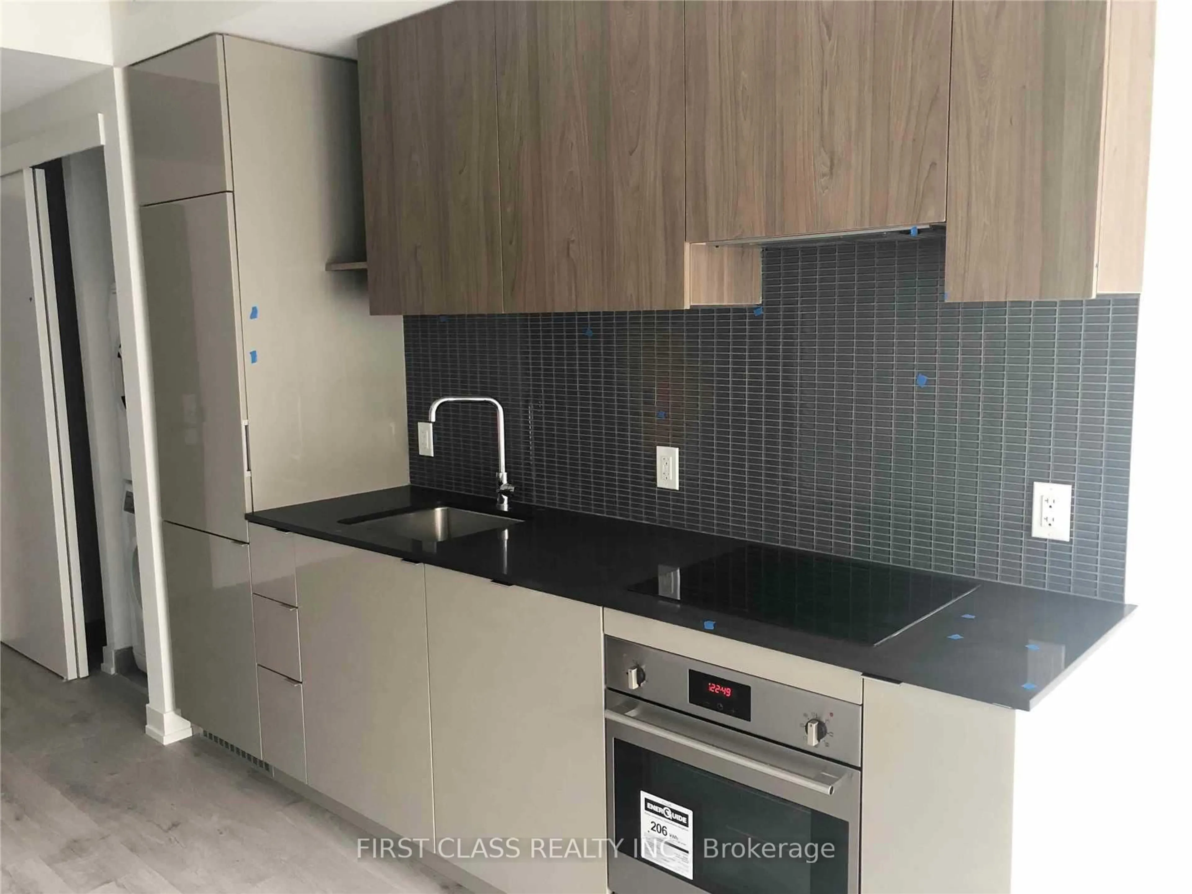 Standard kitchen, unknown for 161 Roehampton Ave #618, Toronto Ontario M4P 0C8