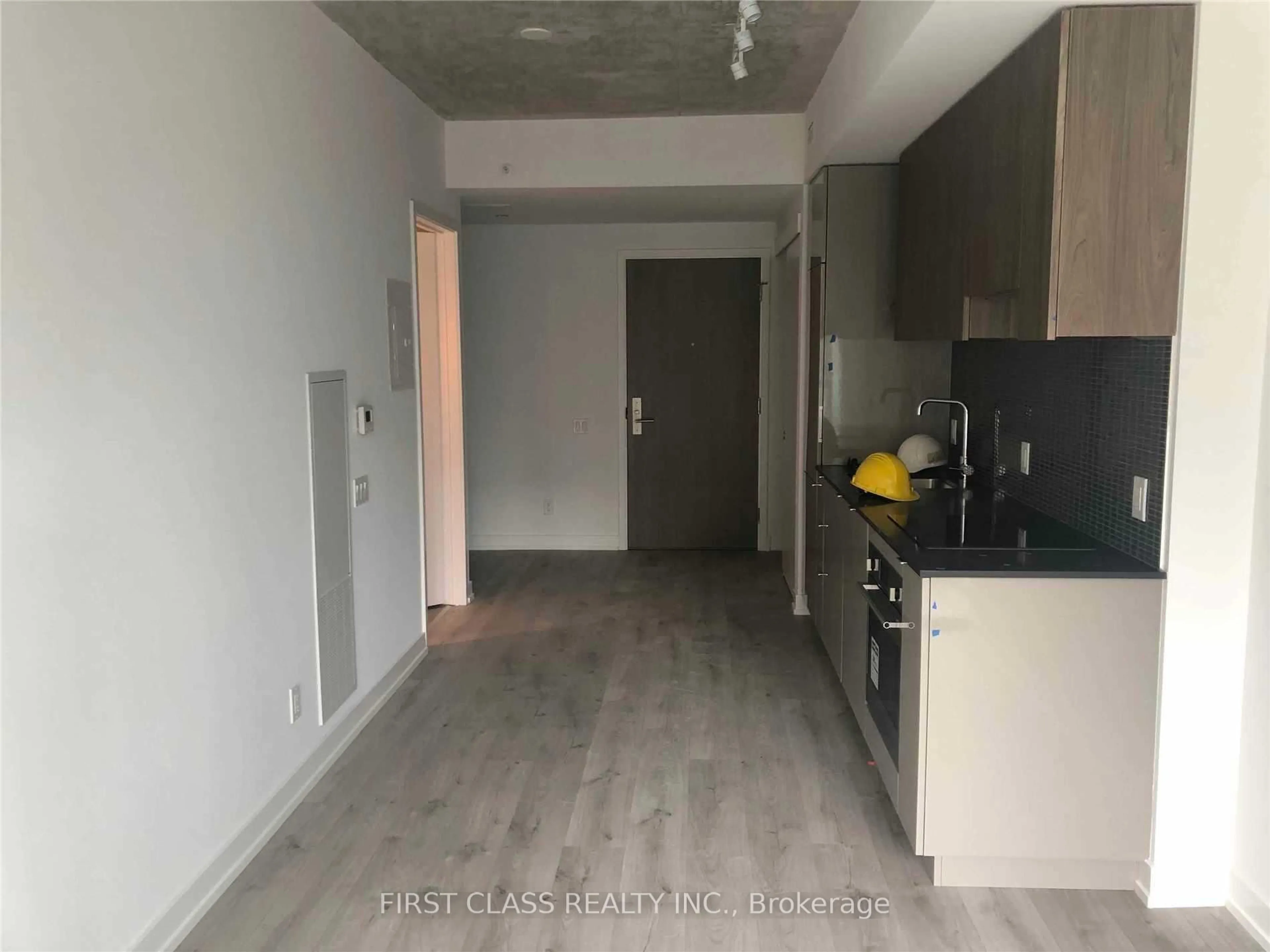 Standard kitchen, unknown for 161 Roehampton Ave #618, Toronto Ontario M4P 0C8