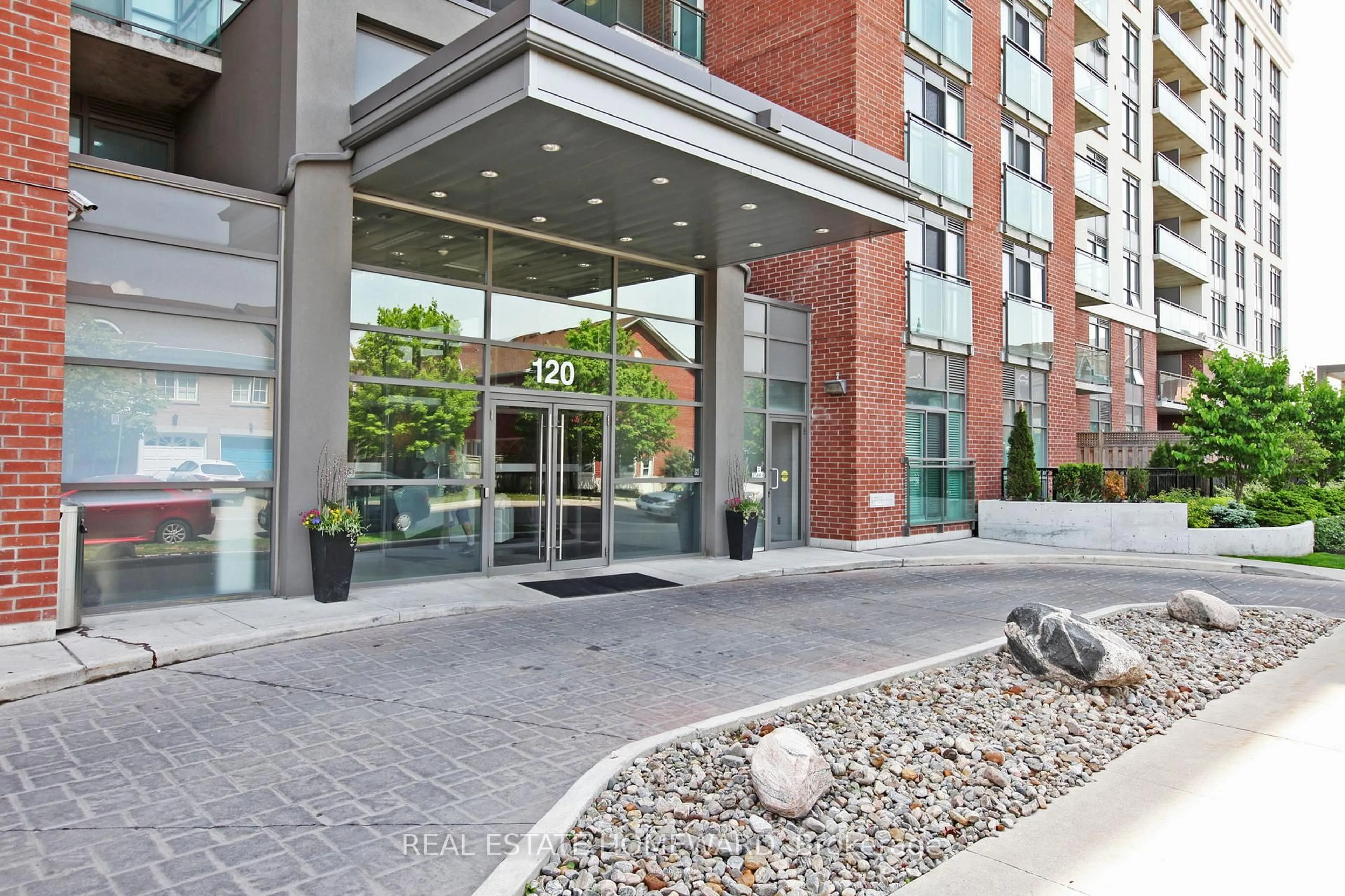 Indoor foyer for 120 Dallimore Circ ##608, Toronto Ontario M3C 4J1