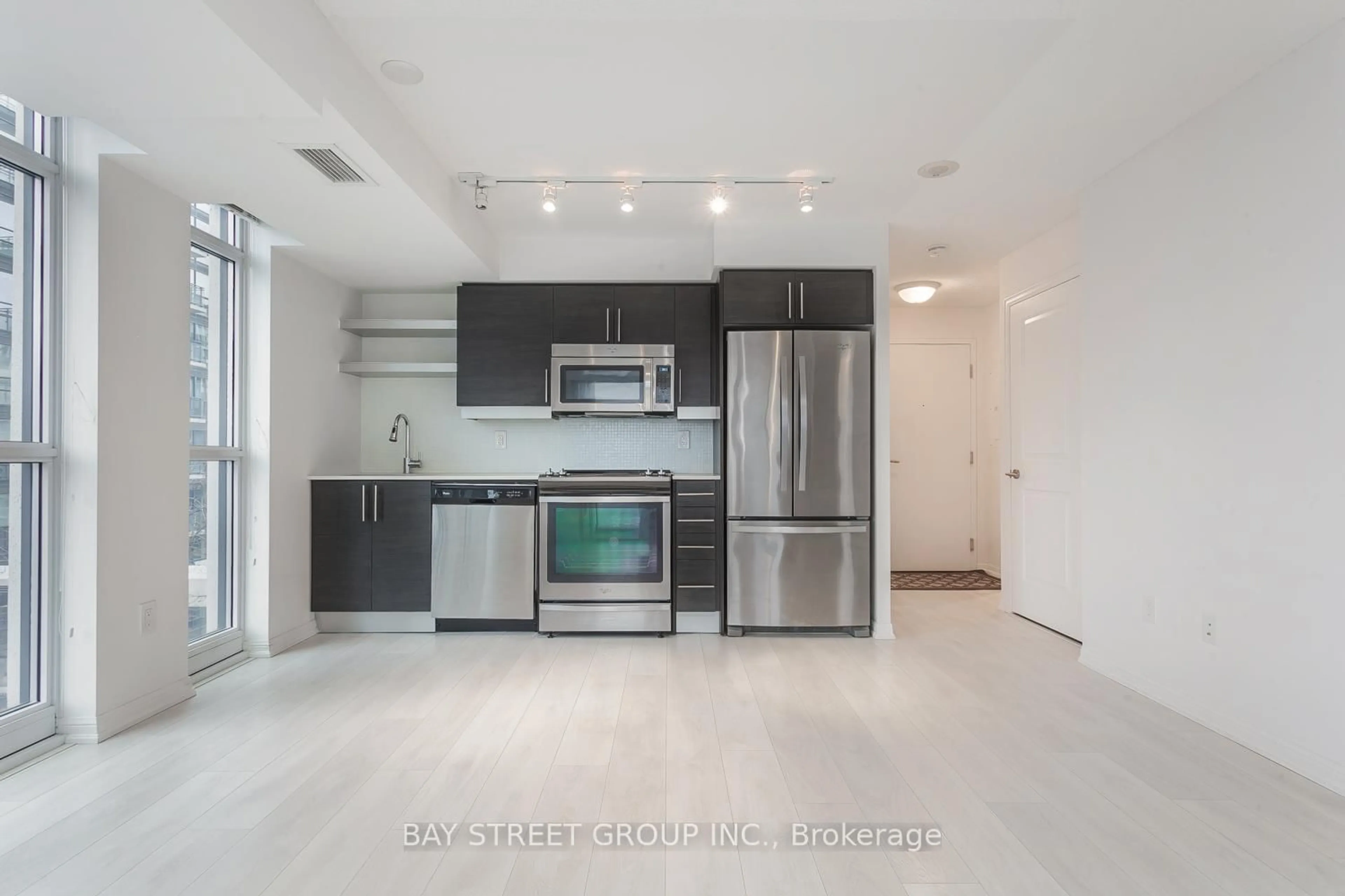 Open concept kitchen, unknown for 400 Adelaide St #1615, Toronto Ontario M5A 4S3