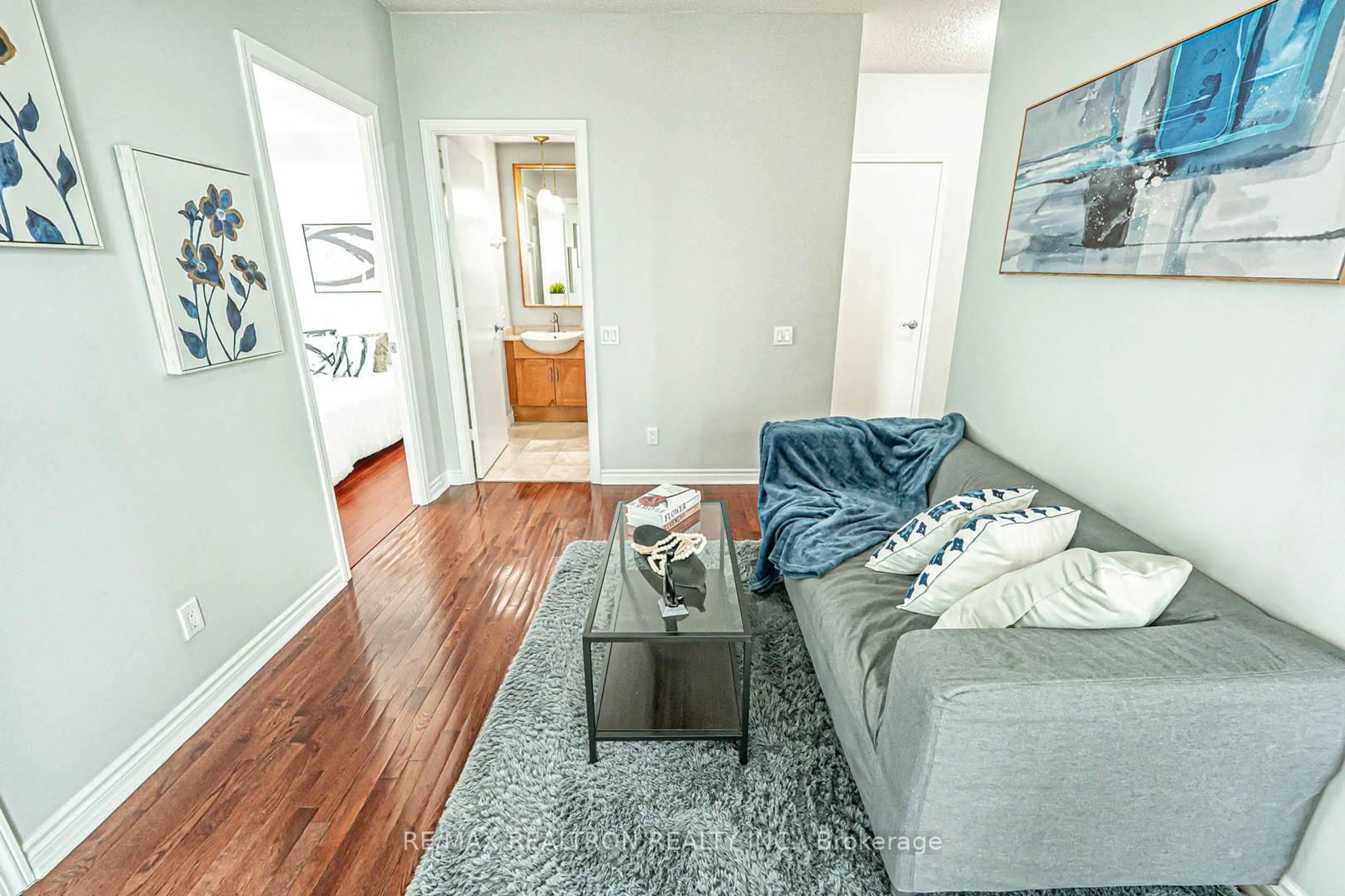 Indoor entryway for 60 Byng Ave #811, Toronto Ontario M2N 4K3