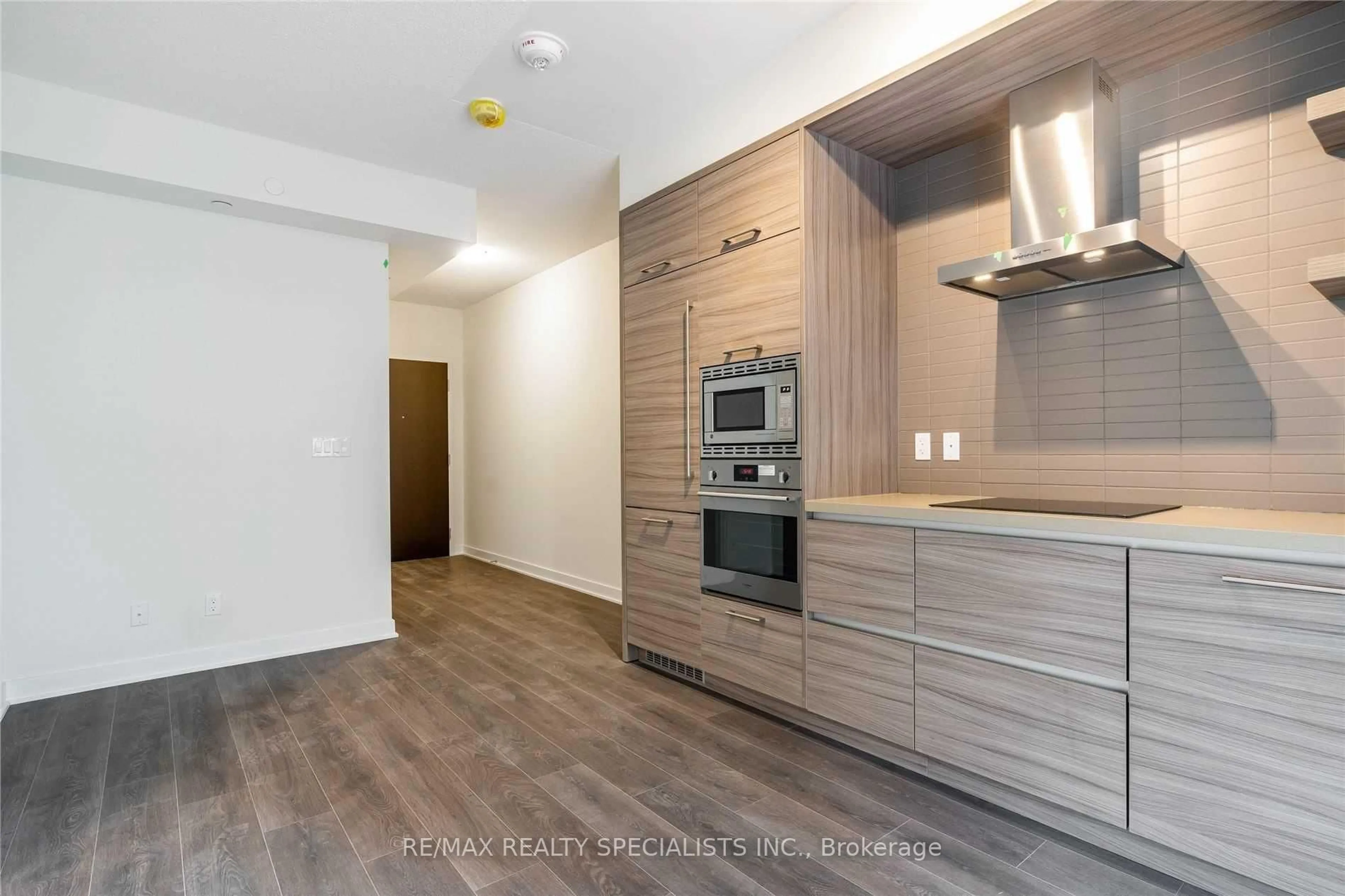 Open concept kitchen, wood/laminate floor for 2221 Yonge St #306, Toronto Ontario M4S 2B4
