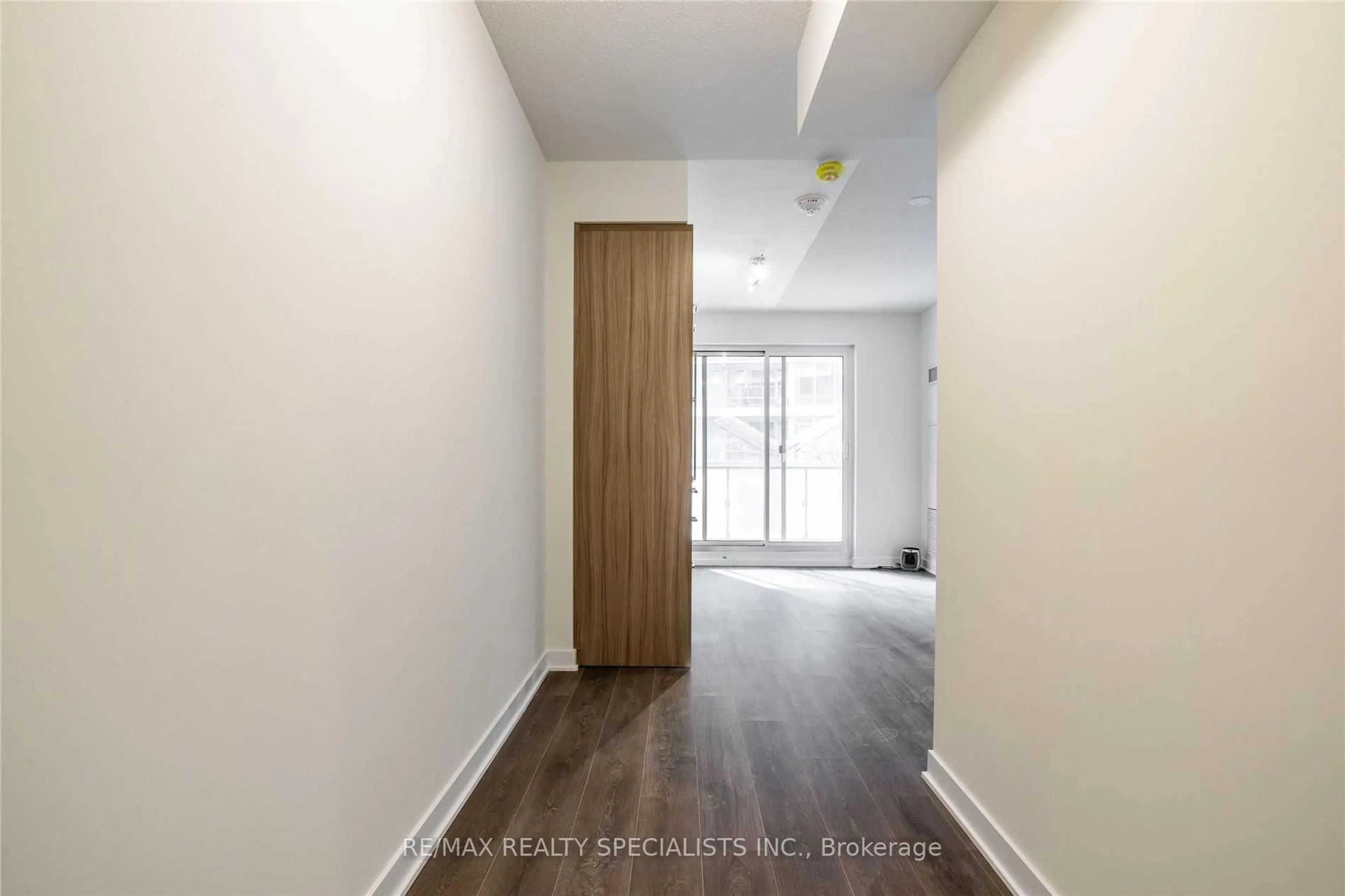 Indoor entryway for 2221 Yonge St #306, Toronto Ontario M4S 2B4