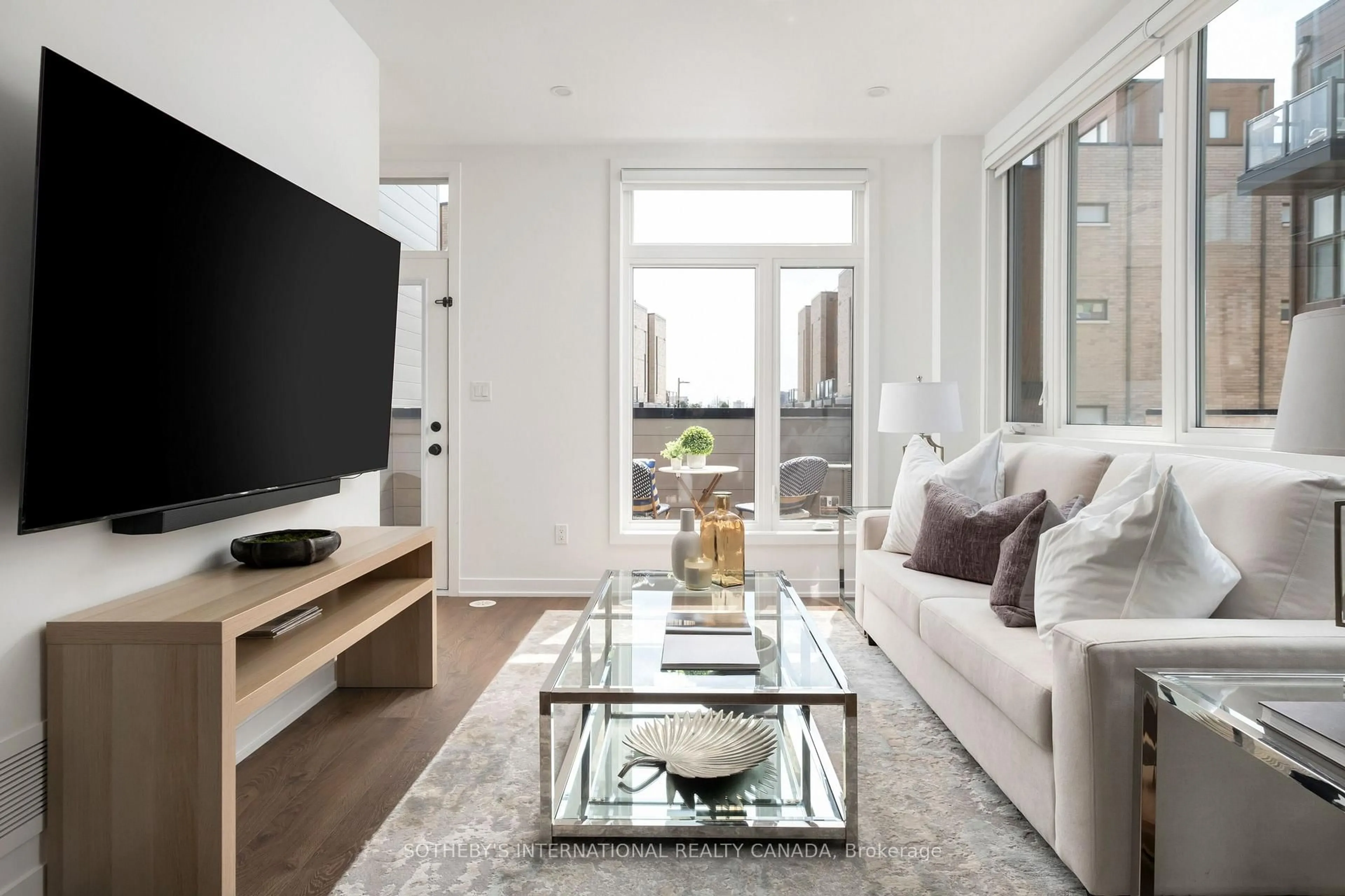 Living room with furniture, unknown for 141 Green Gardens Blvd, Toronto Ontario M6A 0E3