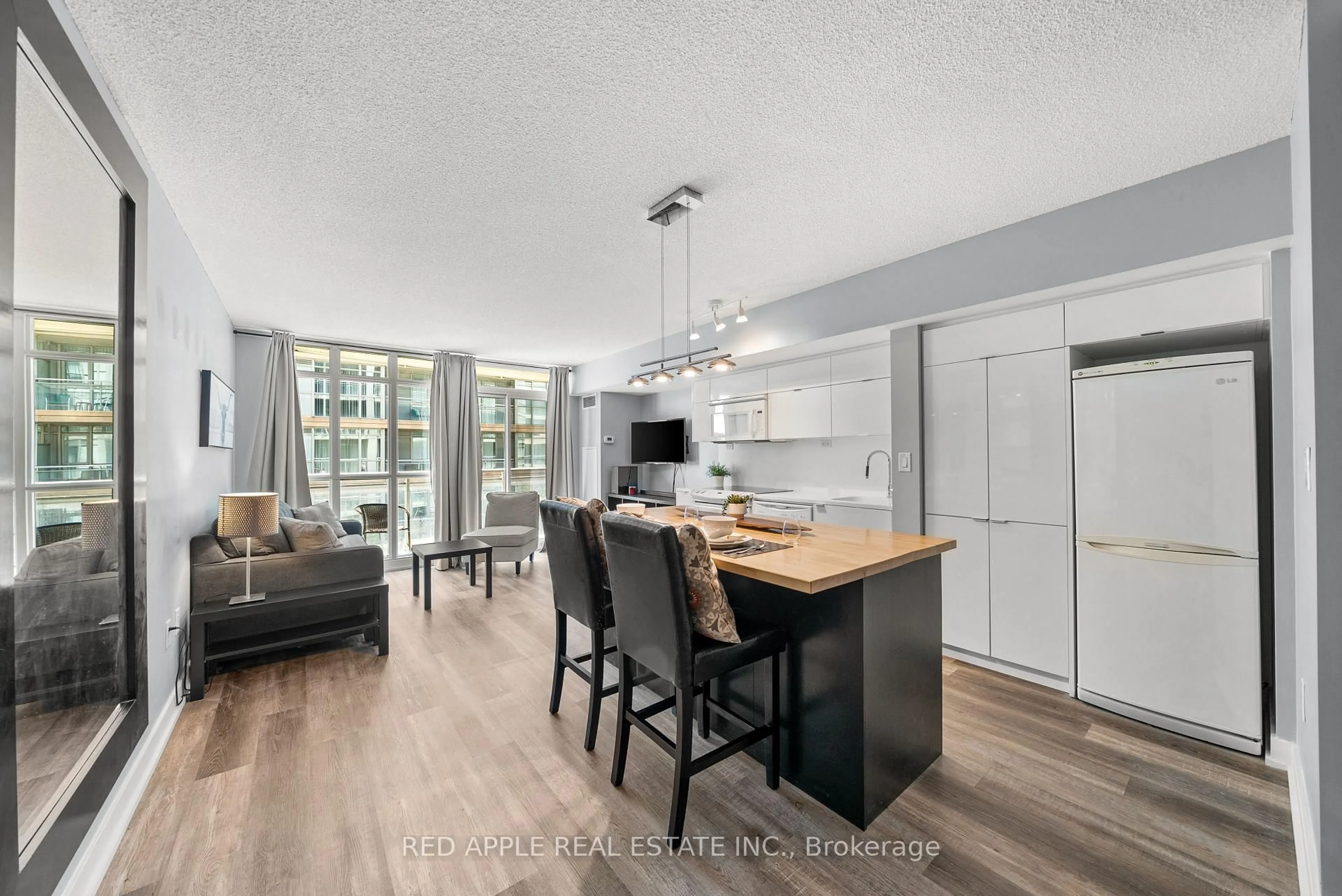 Open concept kitchen, unknown for 21 Iceboat Terr #530, Toronto Ontario M5V 4A9