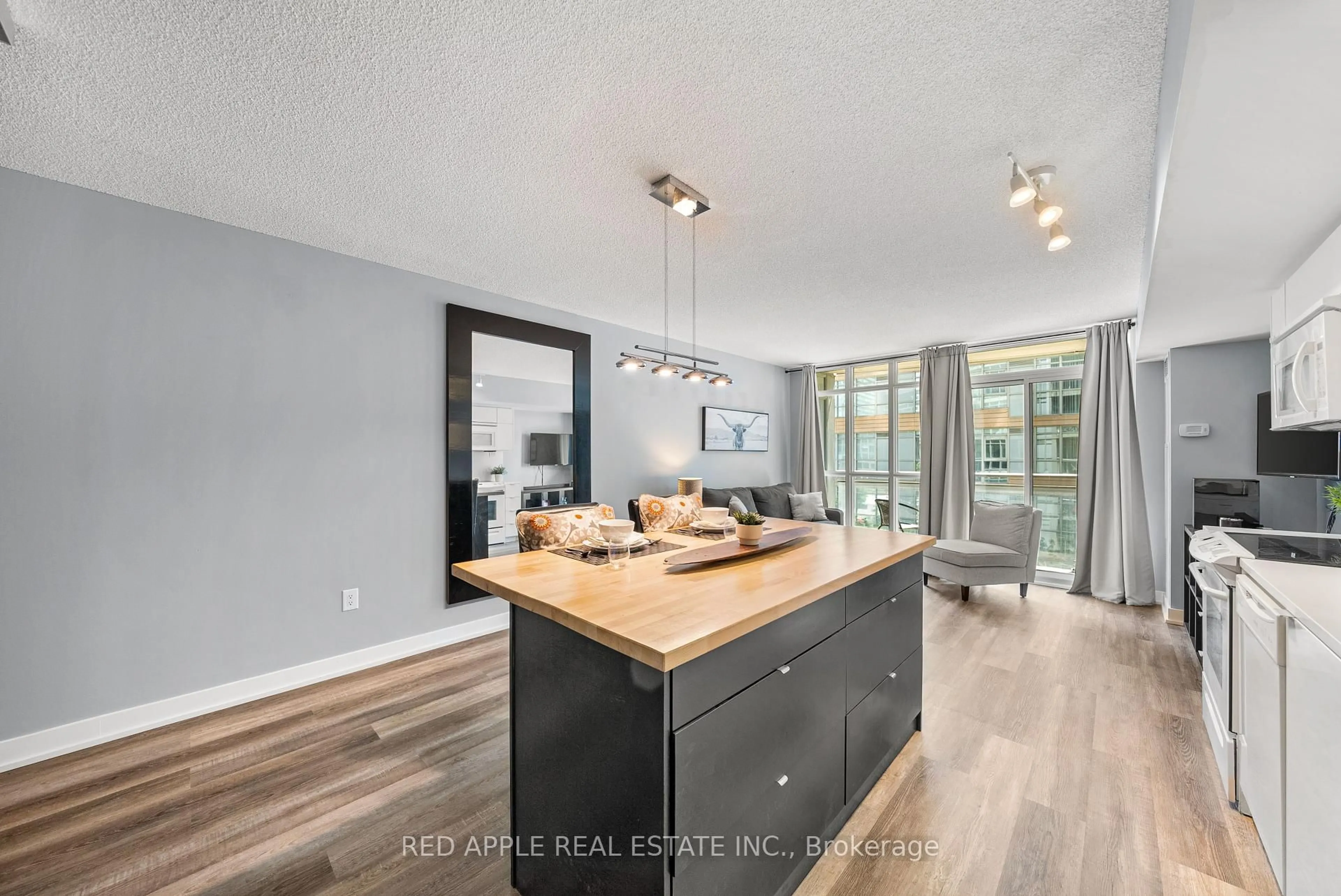 Open concept kitchen, unknown for 21 Iceboat Terr #530, Toronto Ontario M5V 4A9