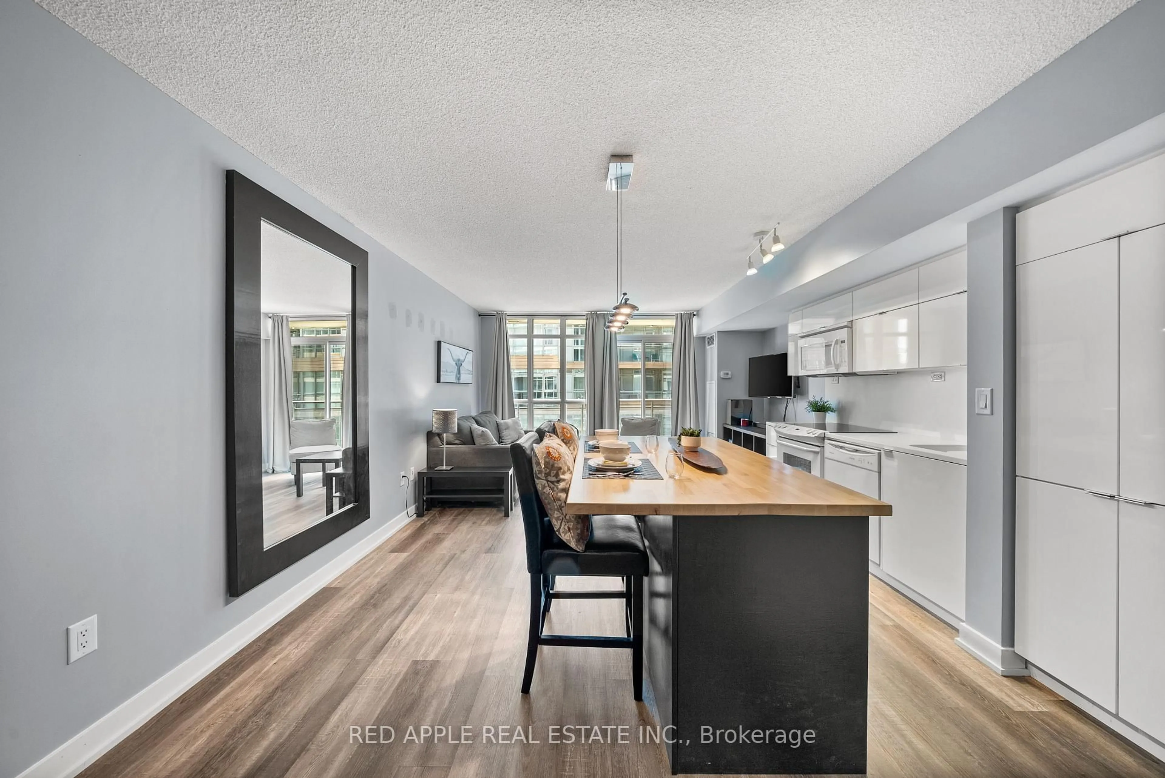 Open concept kitchen, unknown for 21 Iceboat Terr #530, Toronto Ontario M5V 4A9