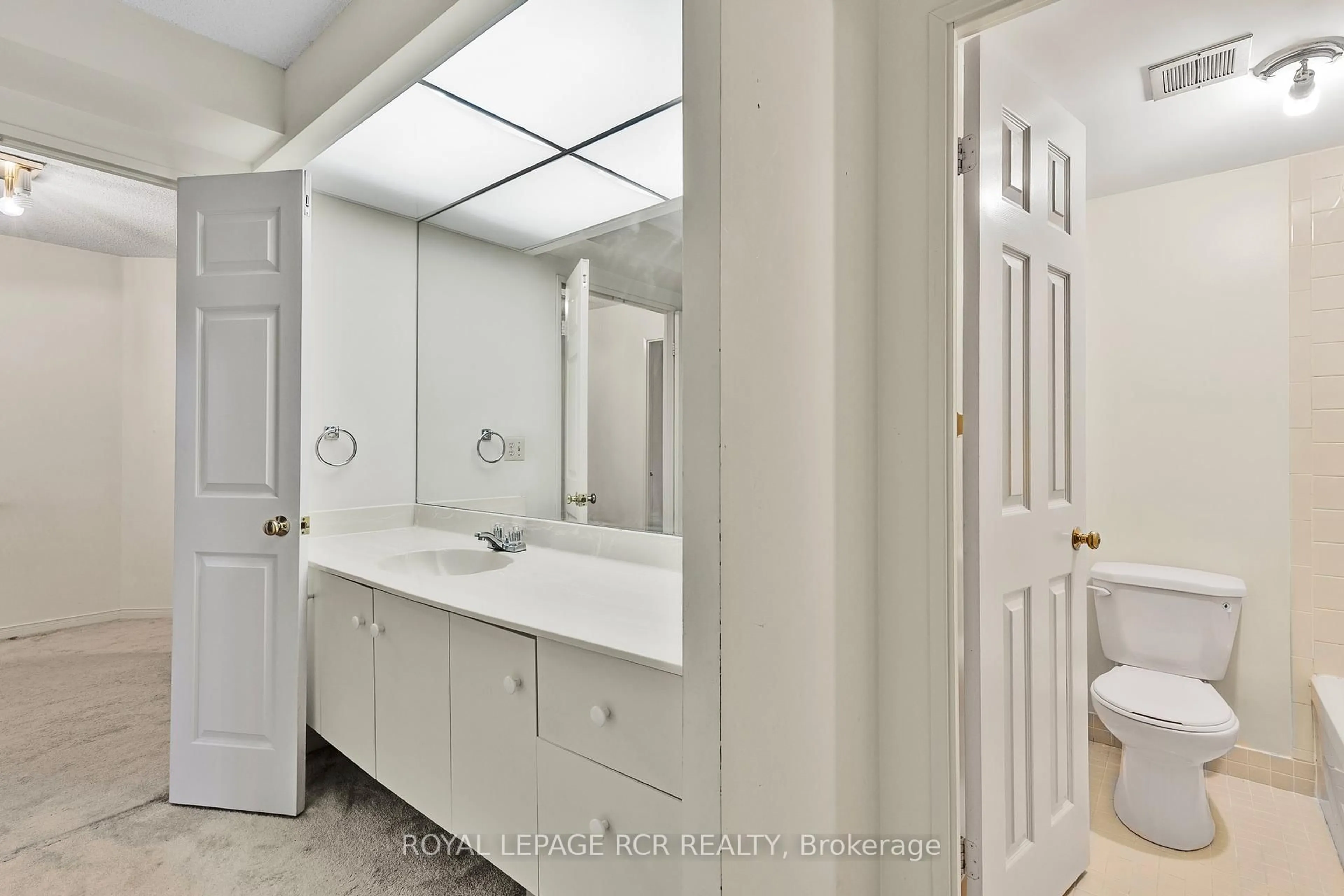Standard bathroom, ceramic/tile floor for 195 St Patrick St #603, Toronto Ontario M5T 2Y8