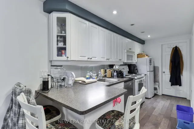 Additional property image - 242 George St