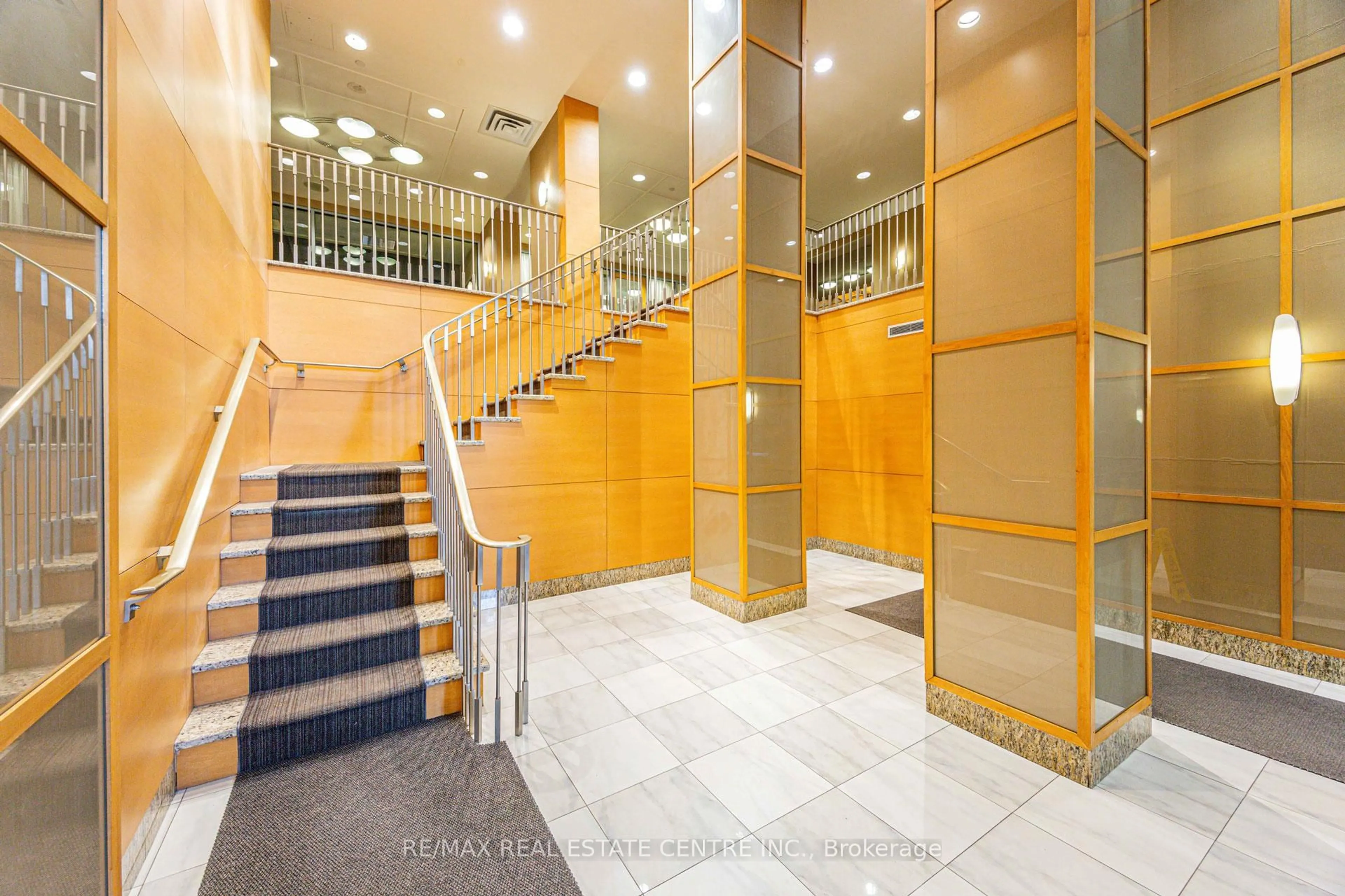 Indoor foyer for 4968 Yonge St #3303, Toronto Ontario M2N 7G9