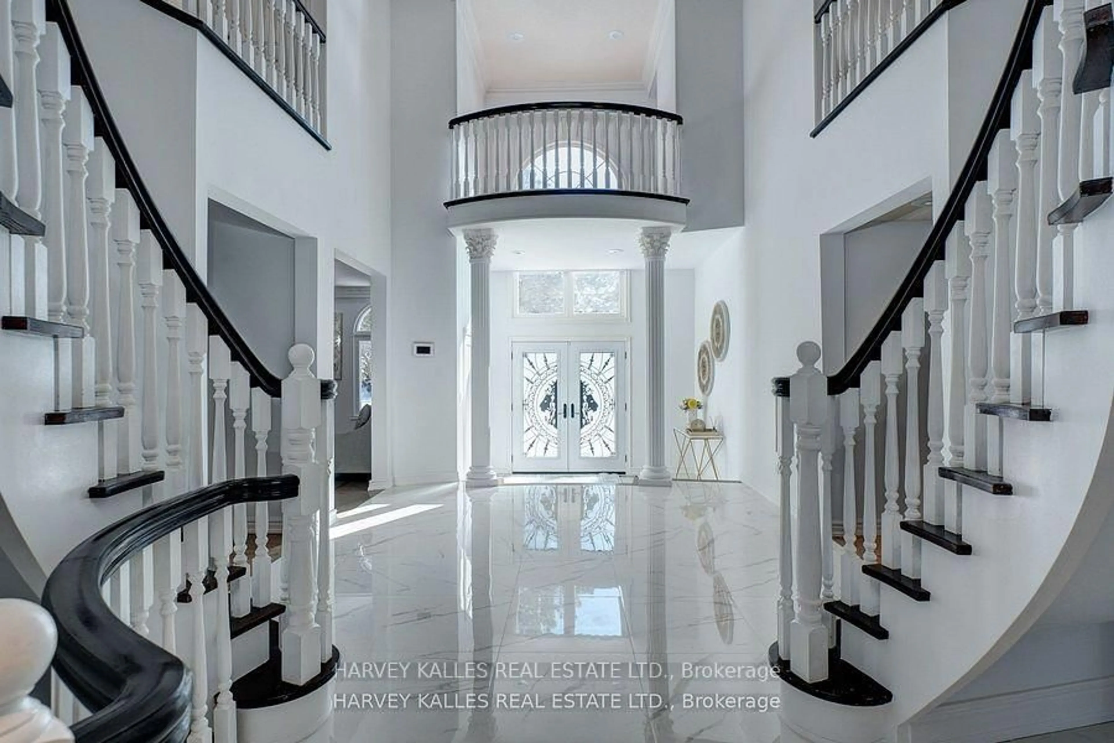 Indoor foyer for 42 Grangemill Cres, Toronto Ontario M3B 2J2