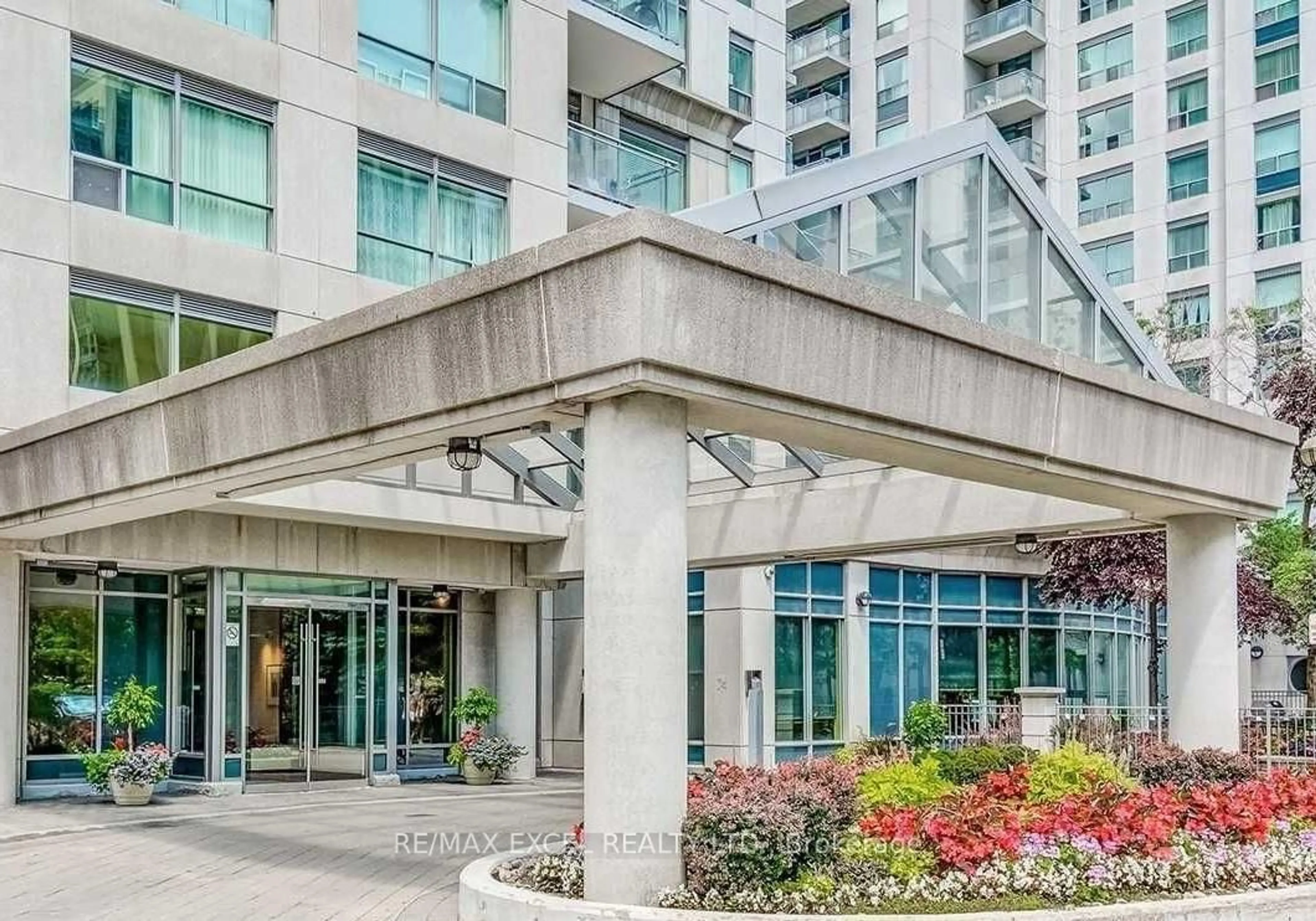 Indoor foyer for 21 Hillcrest Ave #2006, Toronto Ontario M2N 7K2