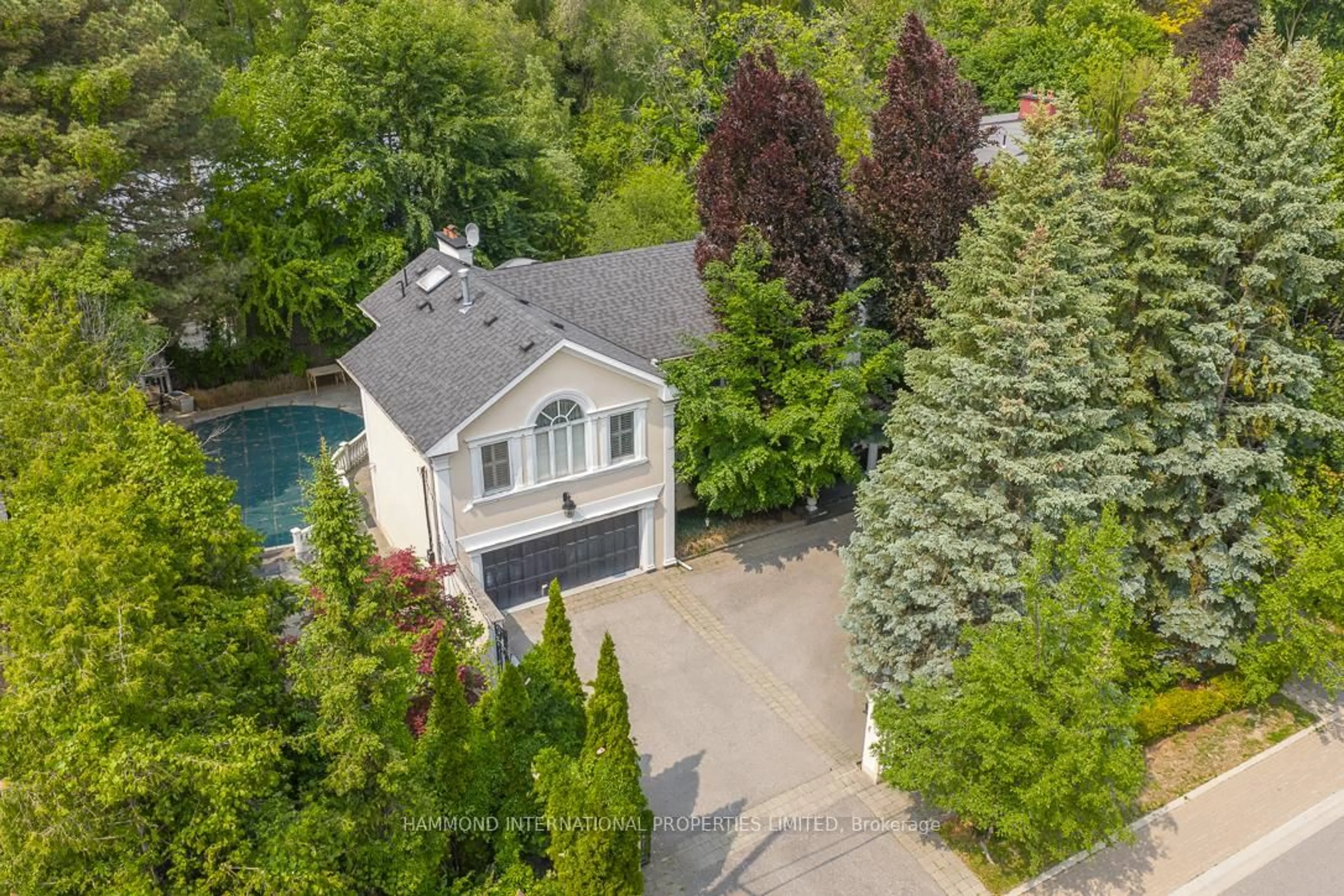 A pic from outside/outdoor area/front of a property/back of a property/a pic from drone, street for 88 Old Colony Rd, Toronto Ontario M2L 2K2