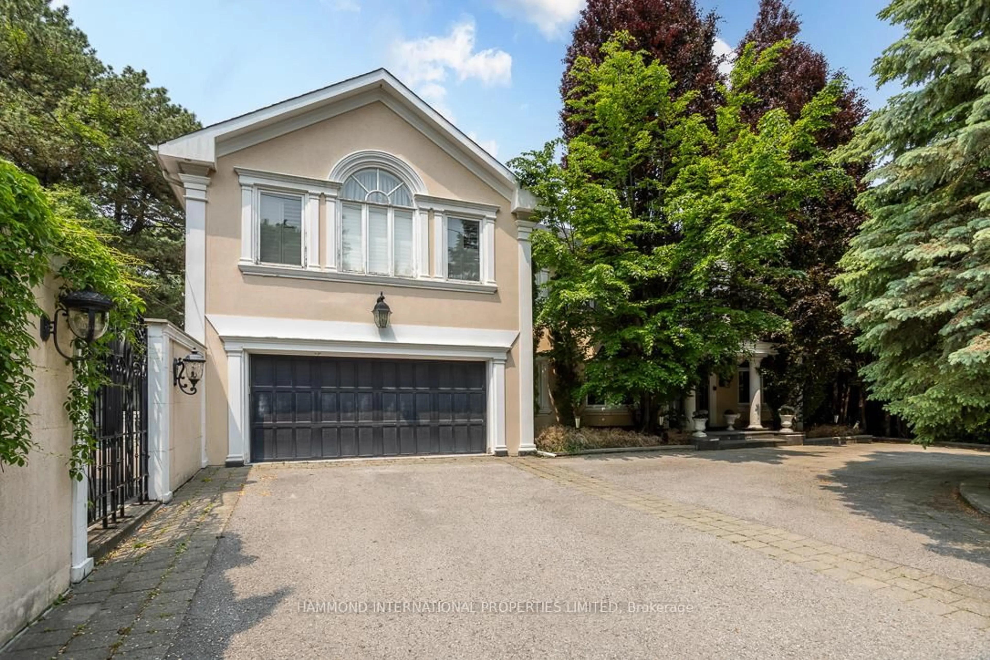 A pic from outside/outdoor area/front of a property/back of a property/a pic from drone, street for 88 Old Colony Rd, Toronto Ontario M2L 2K2